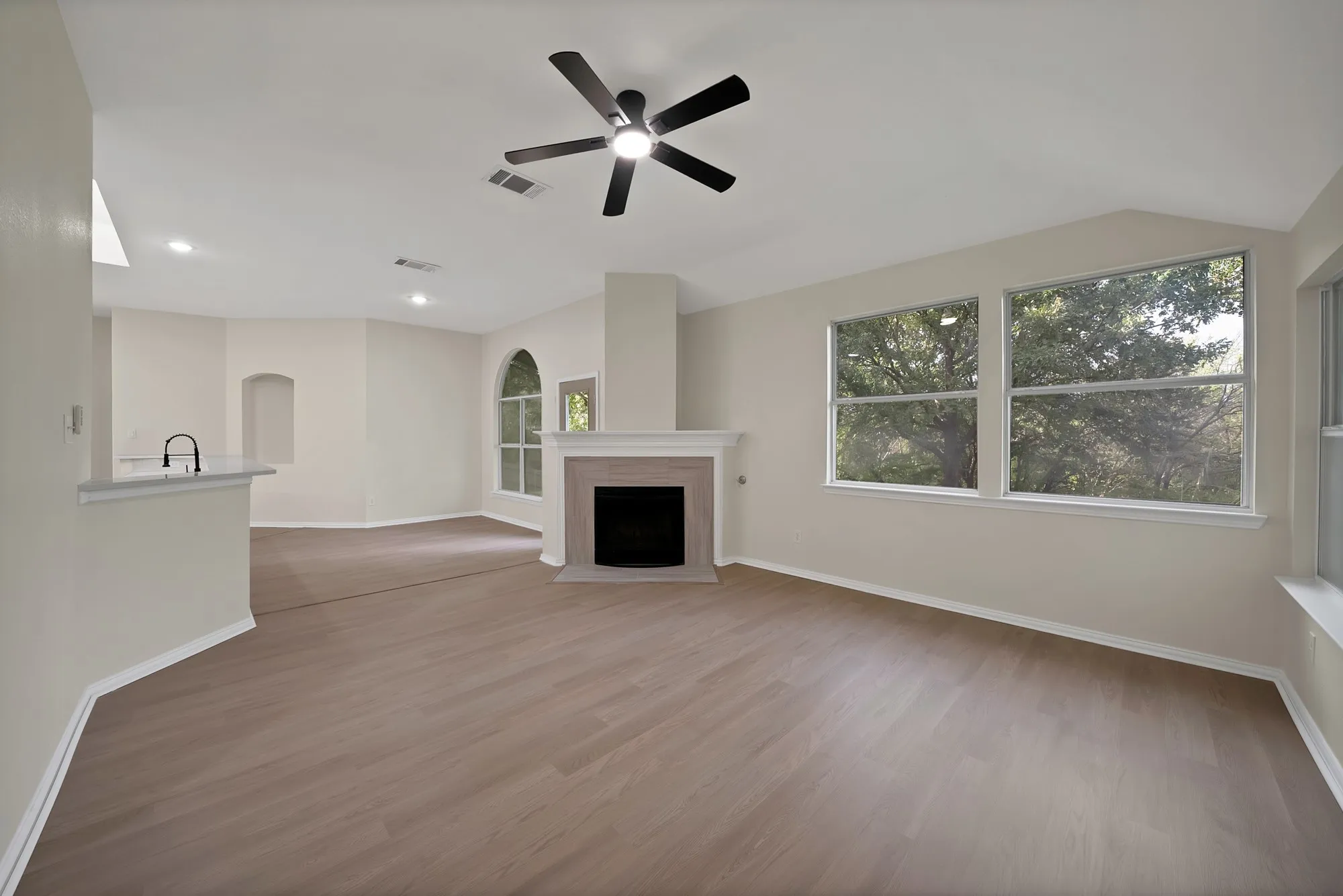 Single Family Residence For Sale in Tarrant County , 5776 Falcon Ridge Court, Haltom City, Texas 76137, 4 Bedroom, 2 Bathroom, 2 Garage spaces, 2,202 Sqft, built in 1997, mls#21410433, Real Estate Agent in Haltom City, Homes For Sale in Tarrant county, Homes For Sale in Haltom City, Realtor in Haltom City Texas, Real Estate Brokerage Independent Realty Texas, Luminita Cordes Realtor
