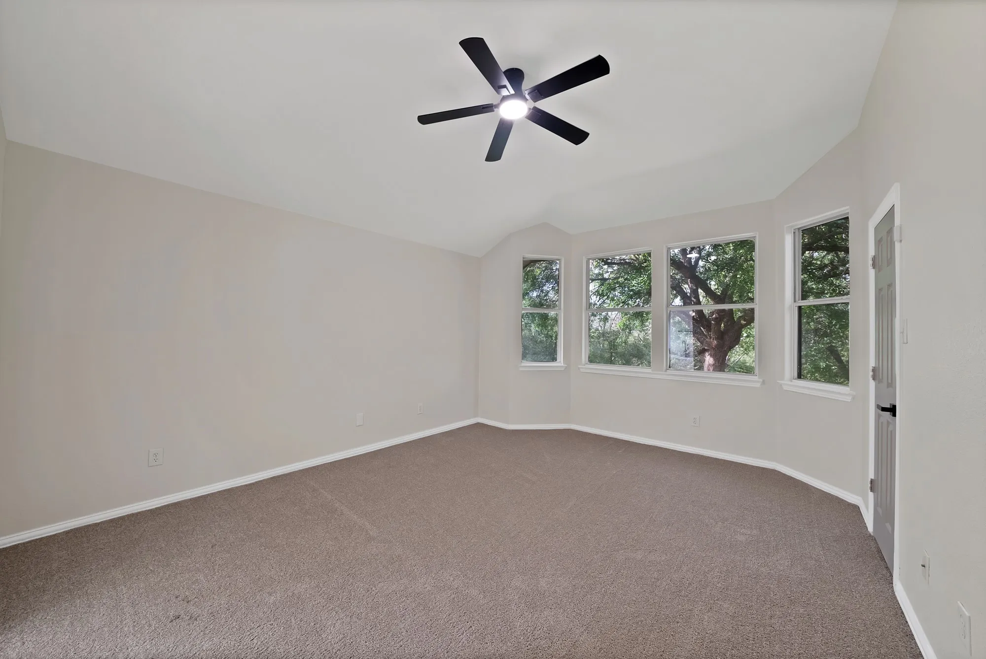 Single Family Residence For Sale in Tarrant County , 5776 Falcon Ridge Court, Haltom City, Texas 76137, 4 Bedroom, 2 Bathroom, 2 Garage spaces, 2,202 Sqft, built in 1997, mls#21410433, Real Estate Agent in Haltom City, Homes For Sale in Tarrant county, Homes For Sale in Haltom City, Realtor in Haltom City Texas, Real Estate Brokerage Independent Realty Texas, Luminita Cordes Realtor
