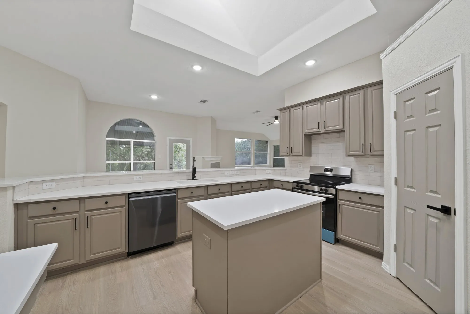 Single Family Residence For Sale in Tarrant County , 5776 Falcon Ridge Court, Haltom City, Texas 76137, 4 Bedroom, 2 Bathroom, 2 Garage spaces, 2,202 Sqft, built in 1997, mls#21410433, Real Estate Agent in Haltom City, Homes For Sale in Tarrant county, Homes For Sale in Haltom City, Realtor in Haltom City Texas, Real Estate Brokerage Independent Realty Texas, Luminita Cordes Realtor