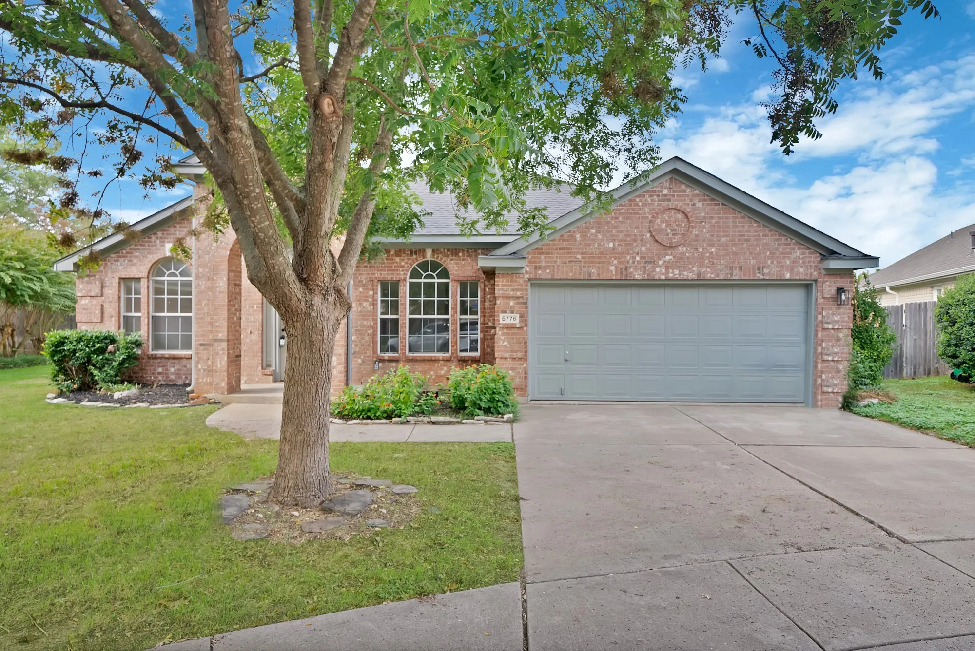 Single Family Residence For Sale in Tarrant County , 5776 Falcon Ridge Court, Haltom City, Texas 76137, 4 Bedroom, 2 Bathroom, 2 Garage spaces, 2,202 Sqft, built in 1997, mls#21410433, Real Estate Agent in Haltom City, Homes For Sale in Tarrant county, Homes For Sale in Haltom City, Realtor in Haltom City Texas, Real Estate Brokerage Independent Realty Texas, Luminita Cordes Realtor