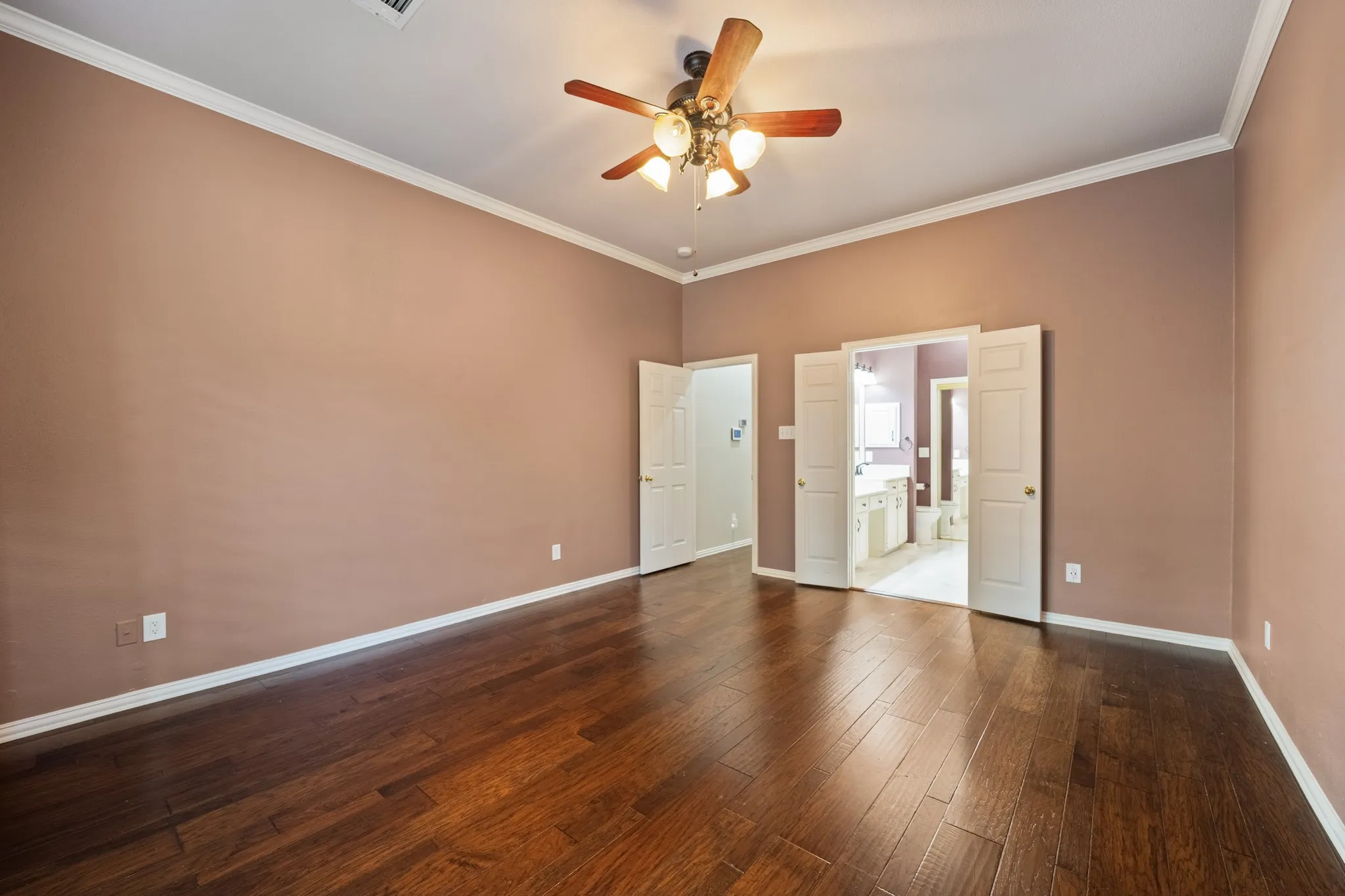 Single Family Residence For Sale in Dallas County , 701 Nottingham Drive, Coppell, Texas 75019, 5 Bedroom, 4 Bathroom, 2 Garage spaces, 3,074 Sqft, built in 1992, mls#21412835, Real Estate Agent in Coppell, Homes For Sale in Dallas county, Homes For Sale in Coppell, Realtor in Coppell Texas, Real Estate Brokerage Independent Realty Texas, Luminita Cordes Realtor