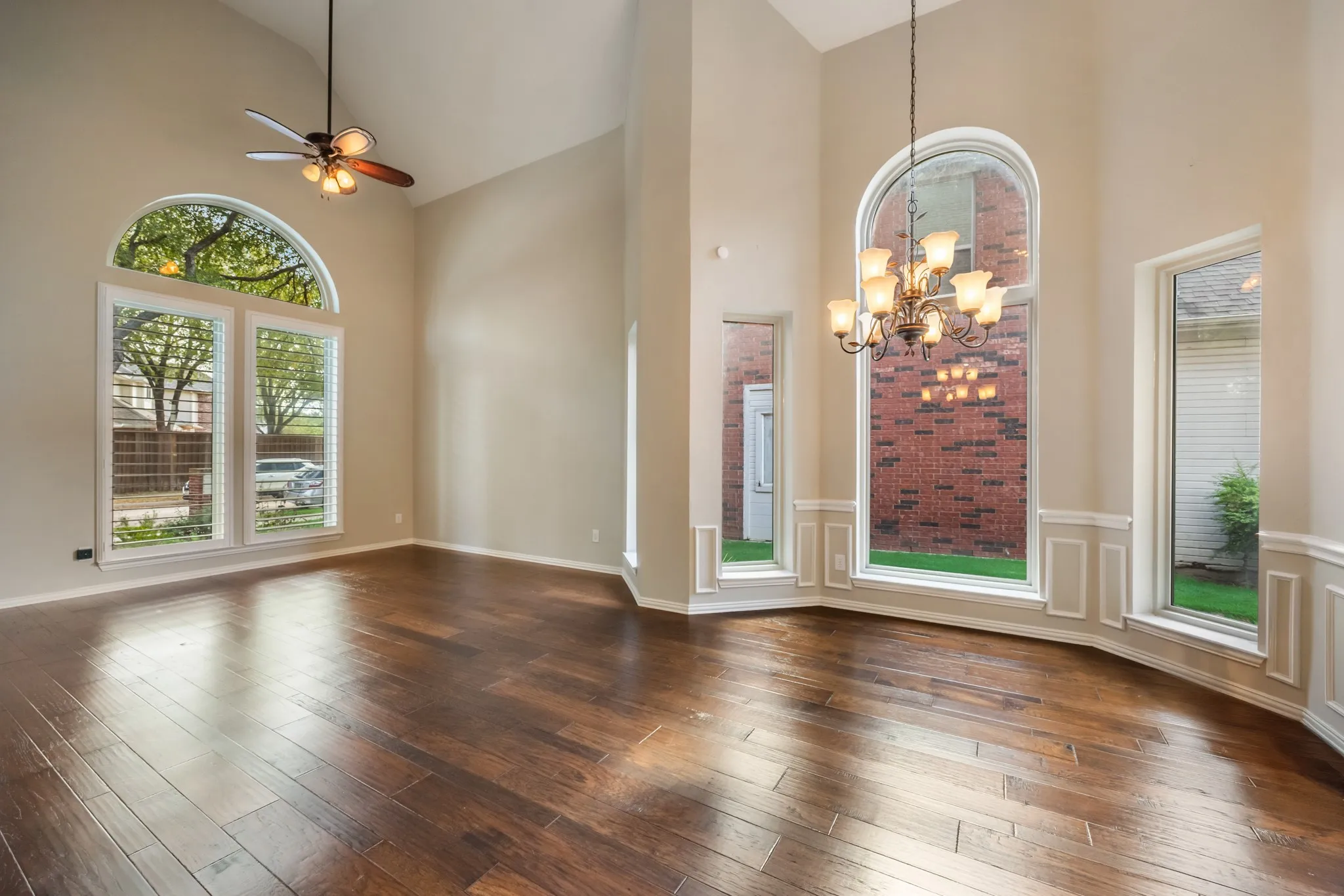Single Family Residence For Sale in Dallas County , 701 Nottingham Drive, Coppell, Texas 75019, 5 Bedroom, 4 Bathroom, 2 Garage spaces, 3,074 Sqft, built in 1992, mls#21412835, Real Estate Agent in Coppell, Homes For Sale in Dallas county, Homes For Sale in Coppell, Realtor in Coppell Texas, Real Estate Brokerage Independent Realty Texas, Luminita Cordes Realtor