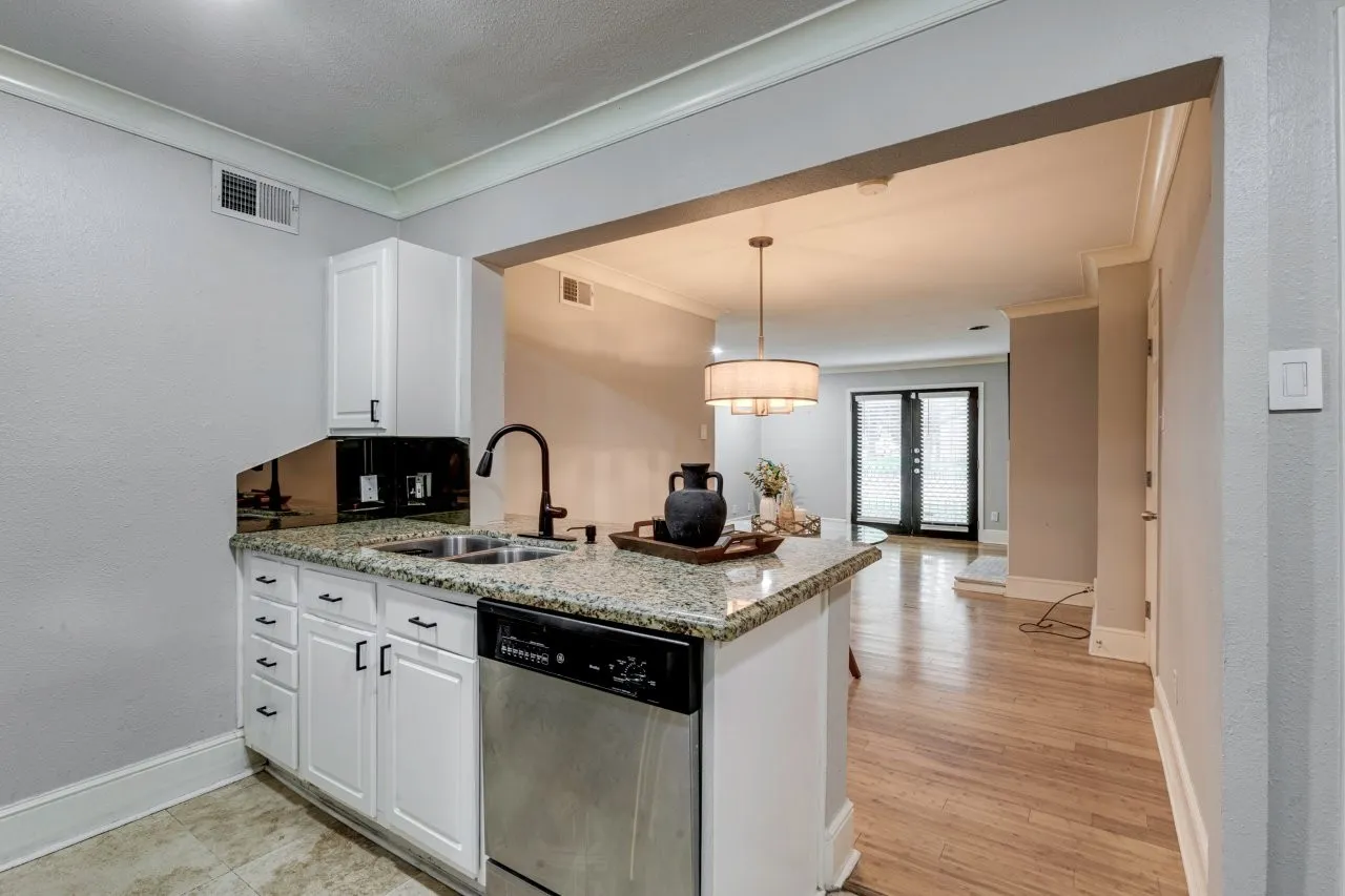 Condominium For Sale in Dallas County , 10119 Regal Park Lane 104, Dallas, Texas 75230, 2 Bedroom, 2 Bathroom, Garage spaces, 949 Sqft, built in 1964, mls#21412447, Real Estate Agent in Dallas, Homes For Sale in Dallas county, Homes For Sale in Dallas, Realtor in Dallas Texas, Real Estate Brokerage Independent Realty Texas, Luminita Cordes Realtor