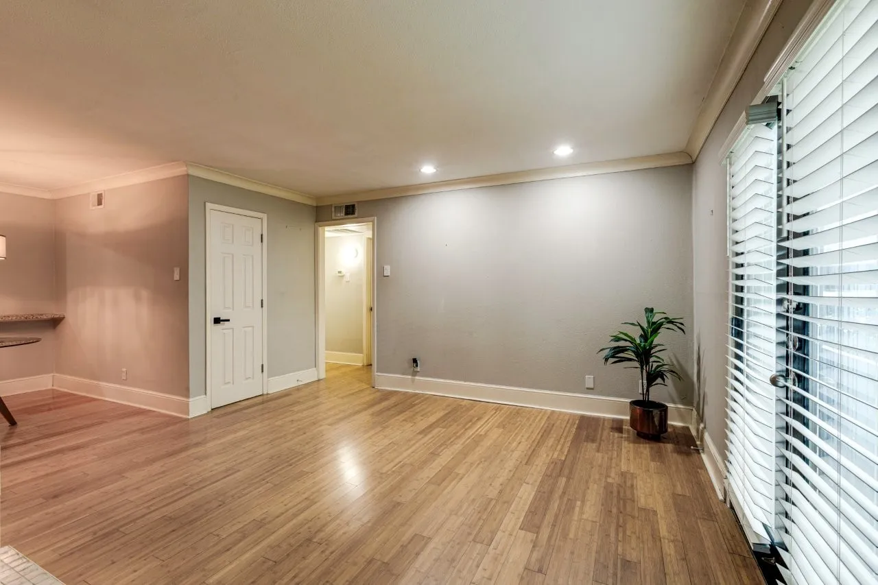 Condominium For Sale in Dallas County , 10119 Regal Park Lane 104, Dallas, Texas 75230, 2 Bedroom, 2 Bathroom, Garage spaces, 949 Sqft, built in 1964, mls#21412447, Real Estate Agent in Dallas, Homes For Sale in Dallas county, Homes For Sale in Dallas, Realtor in Dallas Texas, Real Estate Brokerage Independent Realty Texas, Luminita Cordes Realtor