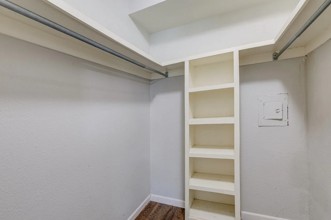 Condominium For Sale in Dallas County , 10119 Regal Park Lane 104, Dallas, Texas 75230, 2 Bedroom, 2 Bathroom, Garage spaces, 949 Sqft, built in 1964, mls#21412447, Real Estate Agent in Dallas, Homes For Sale in Dallas county, Homes For Sale in Dallas, Realtor in Dallas Texas, Real Estate Brokerage Independent Realty Texas, Luminita Cordes Realtor