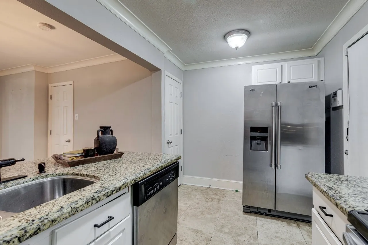 Condominium For Sale in Dallas County , 10119 Regal Park Lane 104, Dallas, Texas 75230, 2 Bedroom, 2 Bathroom, Garage spaces, 949 Sqft, built in 1964, mls#21412447, Real Estate Agent in Dallas, Homes For Sale in Dallas county, Homes For Sale in Dallas, Realtor in Dallas Texas, Real Estate Brokerage Independent Realty Texas, Luminita Cordes Realtor