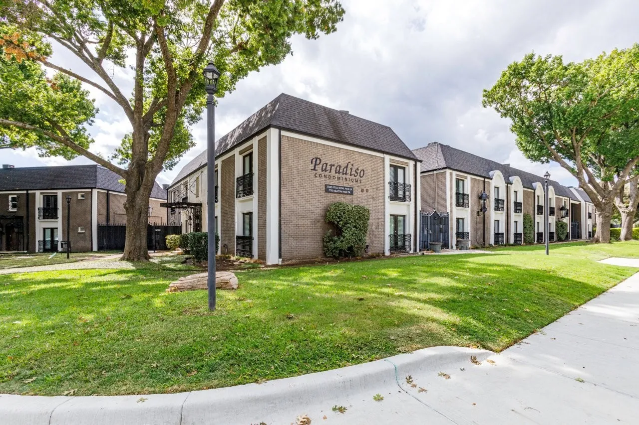 Condominium For Sale in Dallas County , 10119 Regal Park Lane 104, Dallas, Texas 75230, 2 Bedroom, 2 Bathroom, Garage spaces, 949 Sqft, built in 1964, mls#21412447, Real Estate Agent in Dallas, Homes For Sale in Dallas county, Homes For Sale in Dallas, Realtor in Dallas Texas, Real Estate Brokerage Independent Realty Texas, Luminita Cordes Realtor