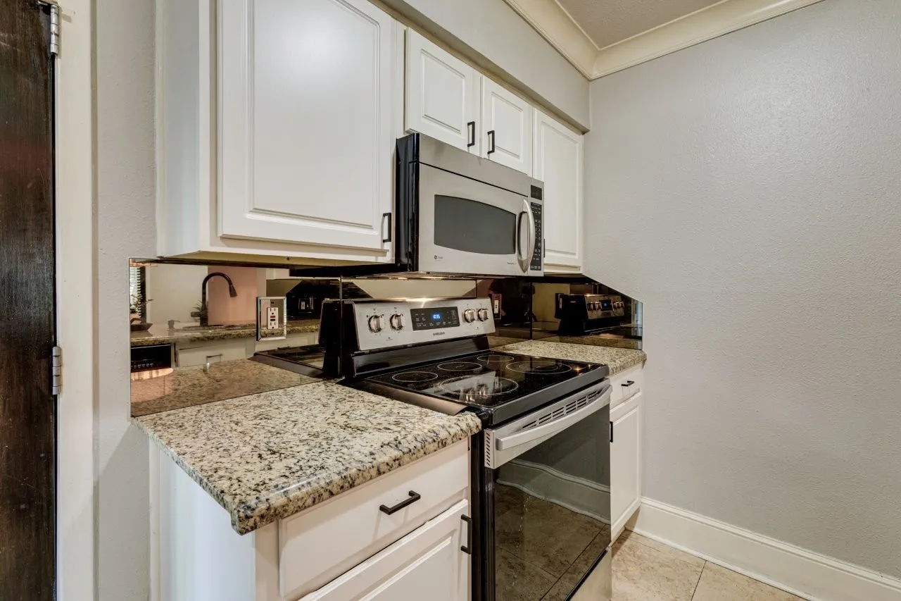 Condominium For Sale in Dallas County , 10119 Regal Park Lane 104, Dallas, Texas 75230, 2 Bedroom, 2 Bathroom, Garage spaces, 949 Sqft, built in 1964, mls#21412447, Real Estate Agent in Dallas, Homes For Sale in Dallas county, Homes For Sale in Dallas, Realtor in Dallas Texas, Real Estate Brokerage Independent Realty Texas, Luminita Cordes Realtor