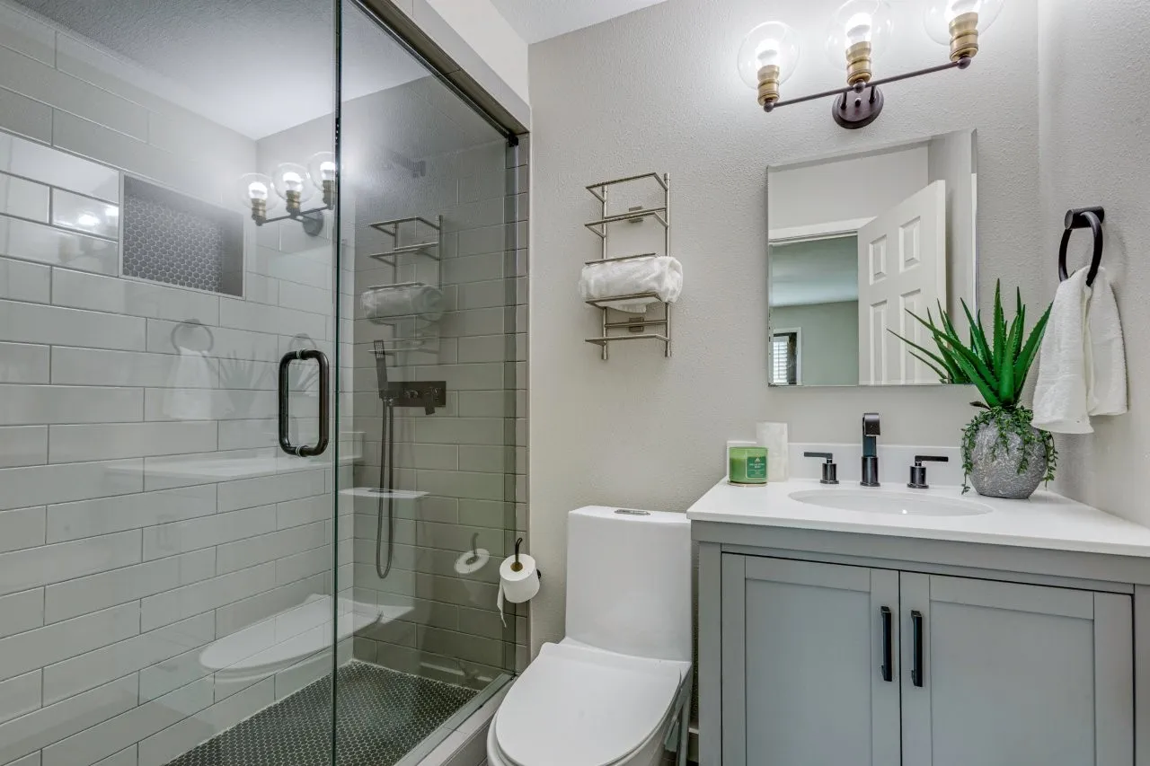 Condominium For Sale in Dallas County , 10119 Regal Park Lane 104, Dallas, Texas 75230, 2 Bedroom, 2 Bathroom, Garage spaces, 949 Sqft, built in 1964, mls#21412447, Real Estate Agent in Dallas, Homes For Sale in Dallas county, Homes For Sale in Dallas, Realtor in Dallas Texas, Real Estate Brokerage Independent Realty Texas, Luminita Cordes Realtor