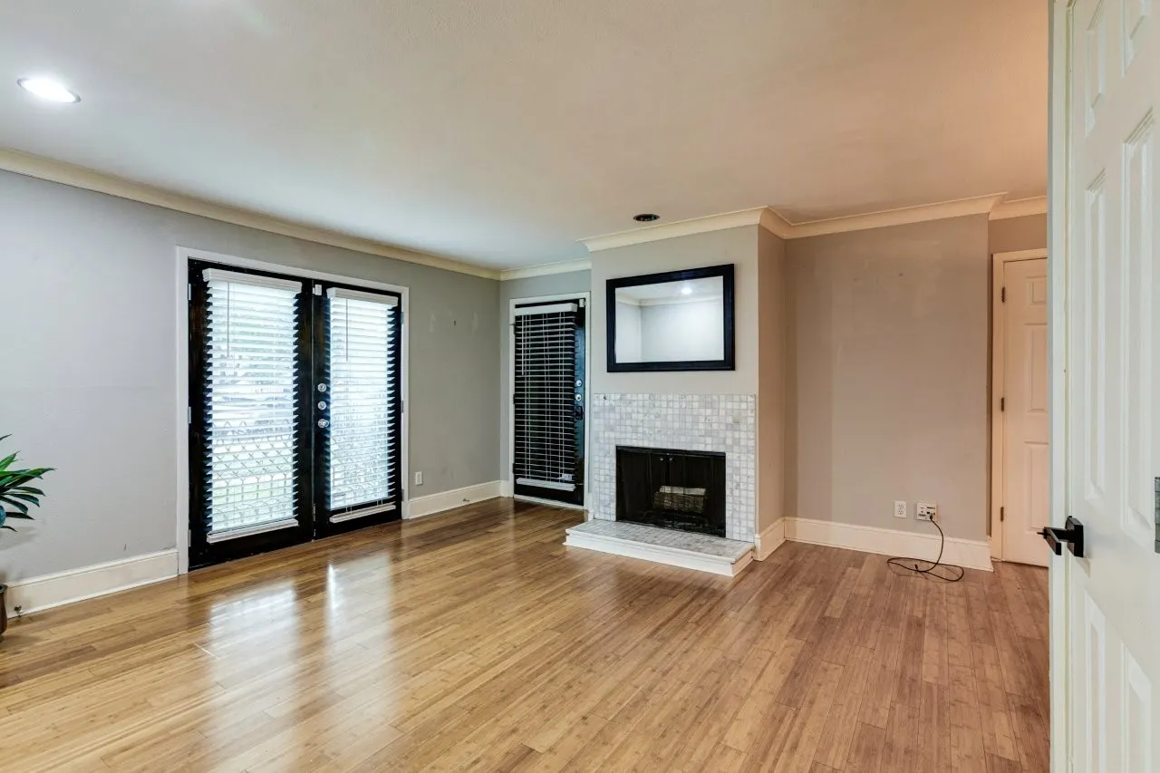 Condominium For Sale in Dallas County , 10119 Regal Park Lane 104, Dallas, Texas 75230, 2 Bedroom, 2 Bathroom, Garage spaces, 949 Sqft, built in 1964, mls#21412447, Real Estate Agent in Dallas, Homes For Sale in Dallas county, Homes For Sale in Dallas, Realtor in Dallas Texas, Real Estate Brokerage Independent Realty Texas, Luminita Cordes Realtor