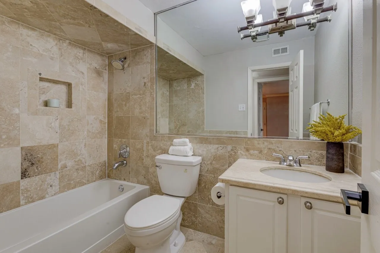 Condominium For Sale in Dallas County , 10119 Regal Park Lane 104, Dallas, Texas 75230, 2 Bedroom, 2 Bathroom, Garage spaces, 949 Sqft, built in 1964, mls#21412447, Real Estate Agent in Dallas, Homes For Sale in Dallas county, Homes For Sale in Dallas, Realtor in Dallas Texas, Real Estate Brokerage Independent Realty Texas, Luminita Cordes Realtor