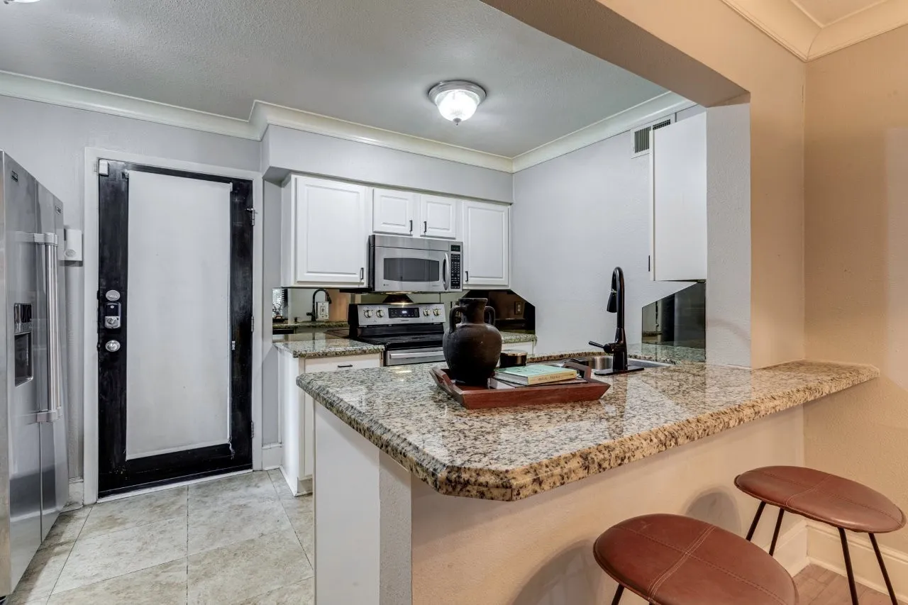 Condominium For Sale in Dallas County , 10119 Regal Park Lane 104, Dallas, Texas 75230, 2 Bedroom, 2 Bathroom, Garage spaces, 949 Sqft, built in 1964, mls#21412447, Real Estate Agent in Dallas, Homes For Sale in Dallas county, Homes For Sale in Dallas, Realtor in Dallas Texas, Real Estate Brokerage Independent Realty Texas, Luminita Cordes Realtor