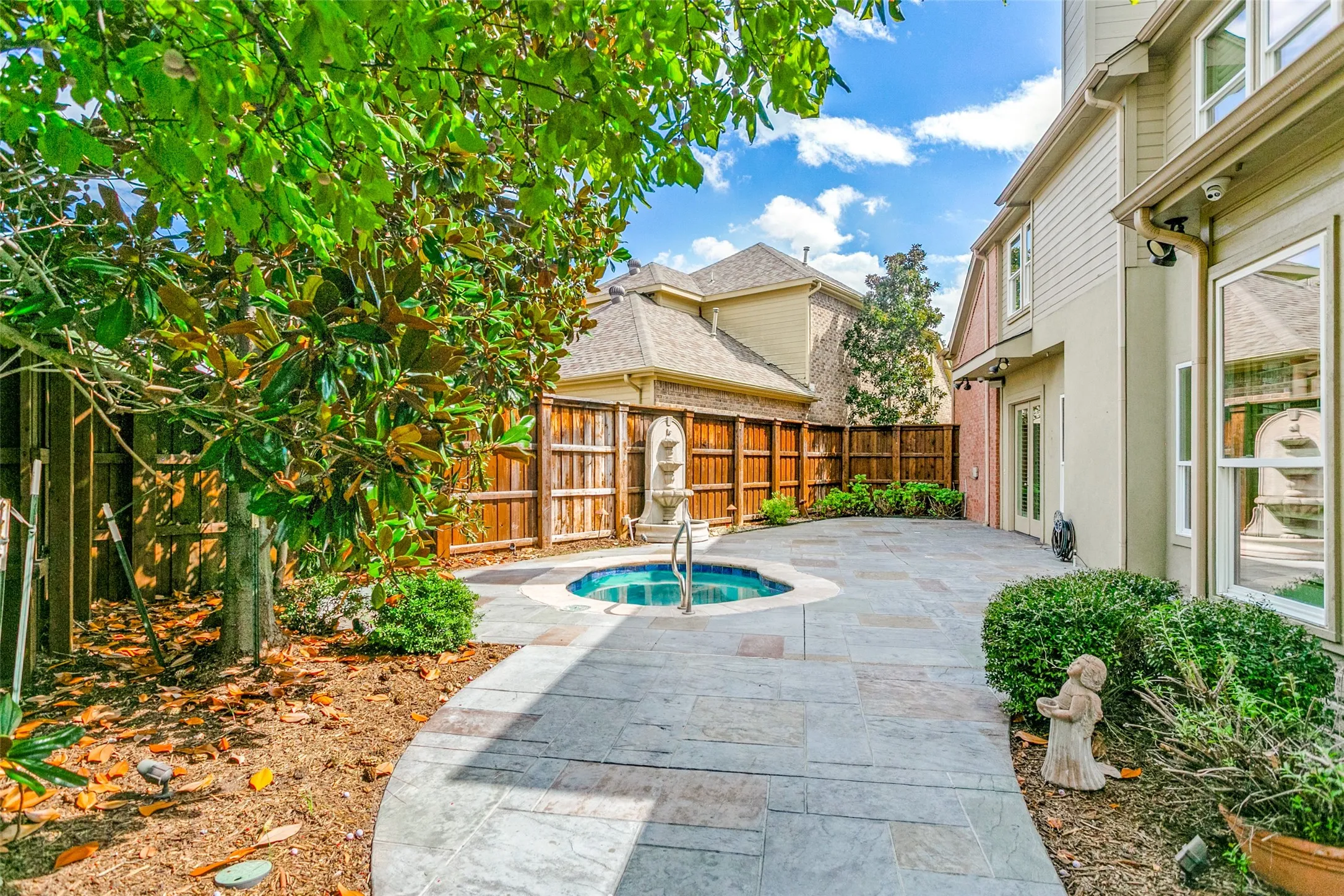 Single Family Residence For Sale in Collin County , 6003 Weymouth Drive, Dallas, Texas 75252, 3 Bedroom, 3 Bathroom, 2 Garage spaces, 3,011 Sqft, built in 1995, mls#21411129, Real Estate Agent in Dallas, Homes For Sale in Collin county, Homes For Sale in Dallas, Realtor in Dallas Texas, Real Estate Brokerage Independent Realty Texas, Luminita Cordes Realtor