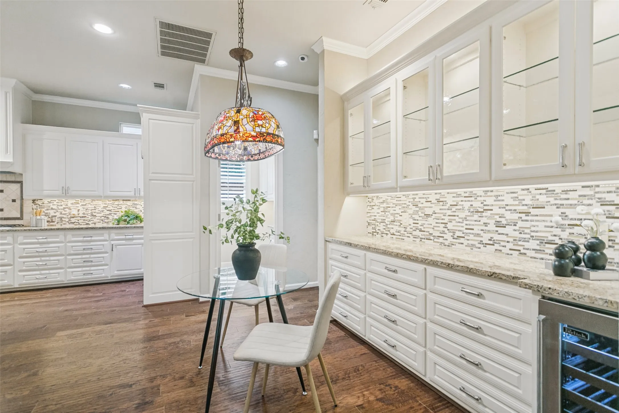 Single Family Residence For Sale in Collin County , 6003 Weymouth Drive, Dallas, Texas 75252, 3 Bedroom, 3 Bathroom, 2 Garage spaces, 3,011 Sqft, built in 1995, mls#21411129, Real Estate Agent in Dallas, Homes For Sale in Collin county, Homes For Sale in Dallas, Realtor in Dallas Texas, Real Estate Brokerage Independent Realty Texas, Luminita Cordes Realtor