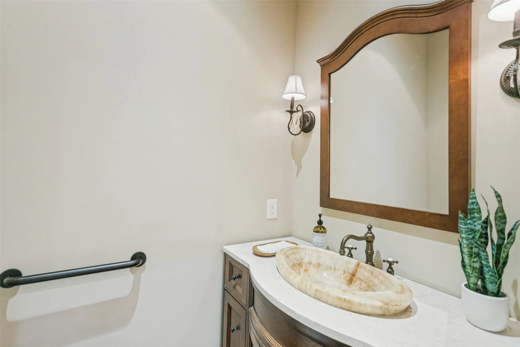 Single Family Residence For Sale in Collin County , 6003 Weymouth Drive, Dallas, Texas 75252, 3 Bedroom, 3 Bathroom, 2 Garage spaces, 3,011 Sqft, built in 1995, mls#21411129, Real Estate Agent in Dallas, Homes For Sale in Collin county, Homes For Sale in Dallas, Realtor in Dallas Texas, Real Estate Brokerage Independent Realty Texas, Luminita Cordes Realtor