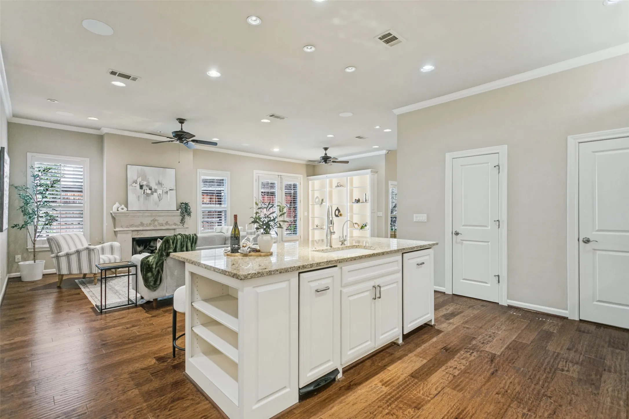 Single Family Residence For Sale in Collin County , 6003 Weymouth Drive, Dallas, Texas 75252, 3 Bedroom, 3 Bathroom, 2 Garage spaces, 3,011 Sqft, built in 1995, mls#21411129, Real Estate Agent in Dallas, Homes For Sale in Collin county, Homes For Sale in Dallas, Realtor in Dallas Texas, Real Estate Brokerage Independent Realty Texas, Luminita Cordes Realtor