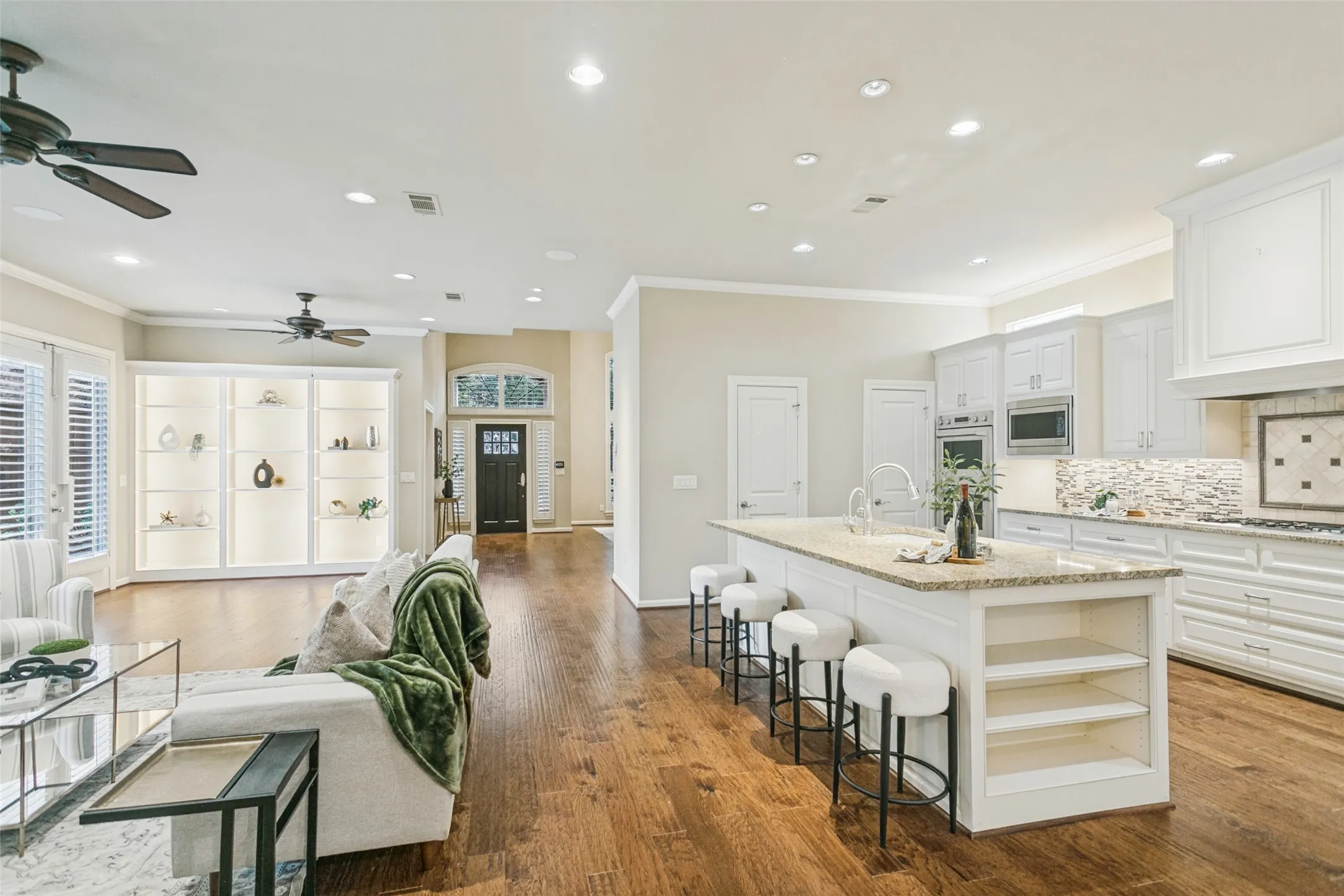 Single Family Residence For Sale in Collin County , 6003 Weymouth Drive, Dallas, Texas 75252, 3 Bedroom, 3 Bathroom, 2 Garage spaces, 3,011 Sqft, built in 1995, mls#21411129, Real Estate Agent in Dallas, Homes For Sale in Collin county, Homes For Sale in Dallas, Realtor in Dallas Texas, Real Estate Brokerage Independent Realty Texas, Luminita Cordes Realtor