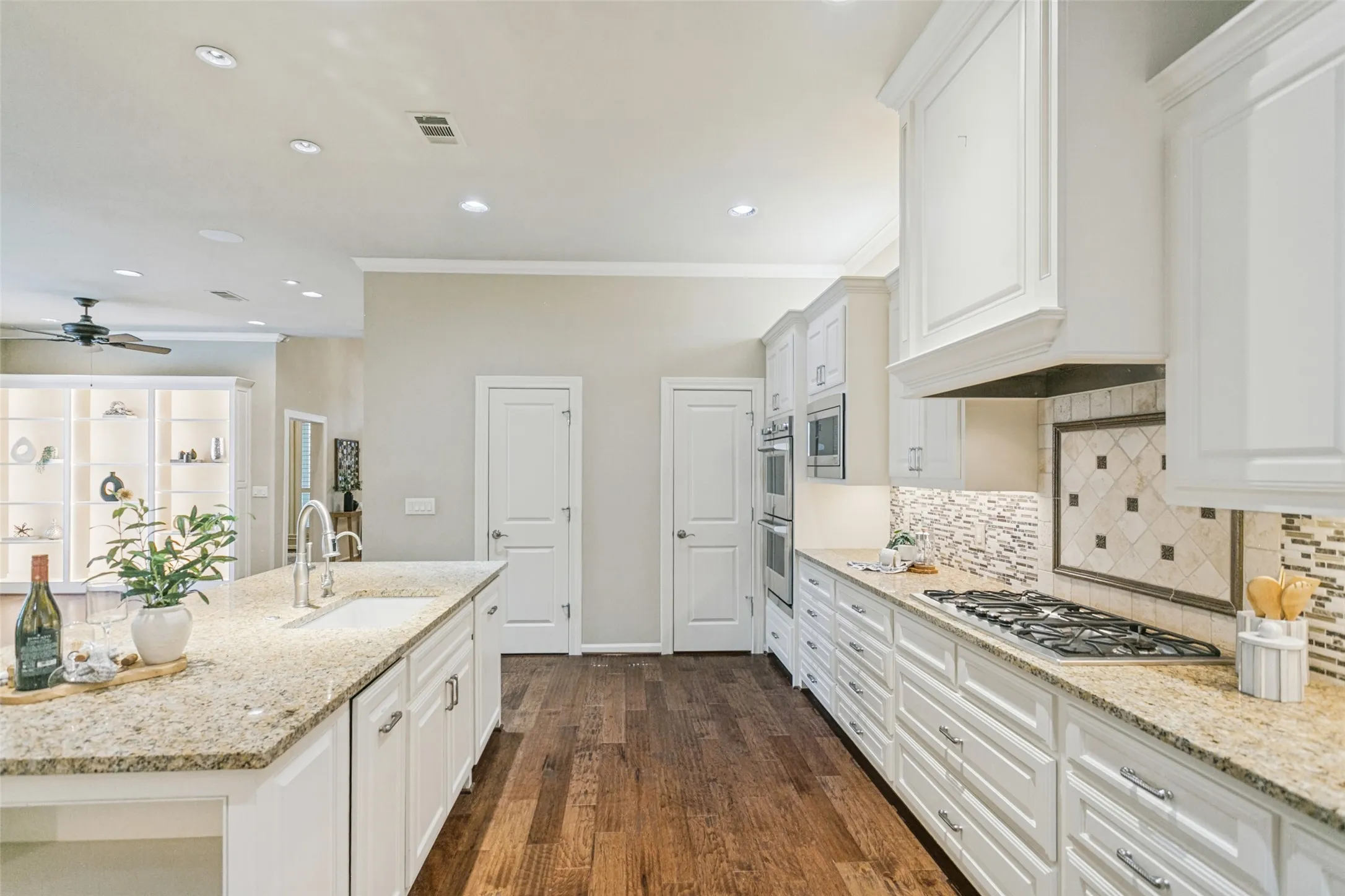 Single Family Residence For Sale in Collin County , 6003 Weymouth Drive, Dallas, Texas 75252, 3 Bedroom, 3 Bathroom, 2 Garage spaces, 3,011 Sqft, built in 1995, mls#21411129, Real Estate Agent in Dallas, Homes For Sale in Collin county, Homes For Sale in Dallas, Realtor in Dallas Texas, Real Estate Brokerage Independent Realty Texas, Luminita Cordes Realtor