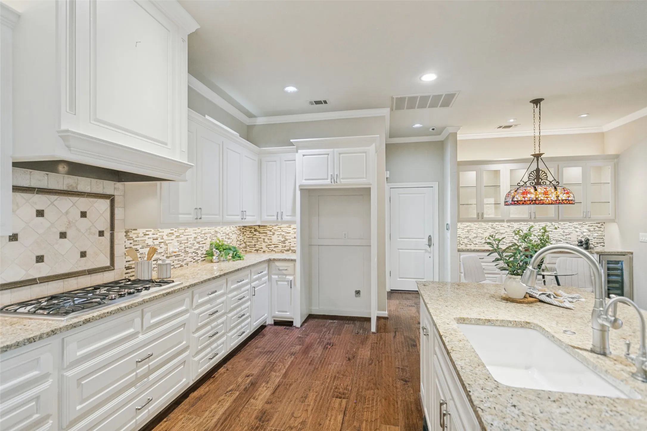 Single Family Residence For Sale in Collin County , 6003 Weymouth Drive, Dallas, Texas 75252, 3 Bedroom, 3 Bathroom, 2 Garage spaces, 3,011 Sqft, built in 1995, mls#21411129, Real Estate Agent in Dallas, Homes For Sale in Collin county, Homes For Sale in Dallas, Realtor in Dallas Texas, Real Estate Brokerage Independent Realty Texas, Luminita Cordes Realtor