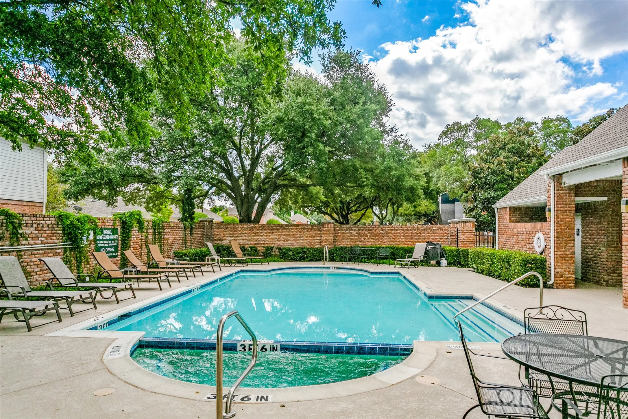Single Family Residence For Sale in Collin County , 6003 Weymouth Drive, Dallas, Texas 75252, 3 Bedroom, 3 Bathroom, 2 Garage spaces, 3,011 Sqft, built in 1995, mls#21411129, Real Estate Agent in Dallas, Homes For Sale in Collin county, Homes For Sale in Dallas, Realtor in Dallas Texas, Real Estate Brokerage Independent Realty Texas, Luminita Cordes Realtor