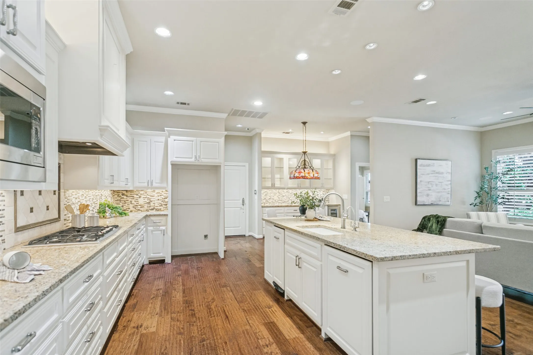 Single Family Residence For Sale in Collin County , 6003 Weymouth Drive, Dallas, Texas 75252, 3 Bedroom, 3 Bathroom, 2 Garage spaces, 3,011 Sqft, built in 1995, mls#21411129, Real Estate Agent in Dallas, Homes For Sale in Collin county, Homes For Sale in Dallas, Realtor in Dallas Texas, Real Estate Brokerage Independent Realty Texas, Luminita Cordes Realtor