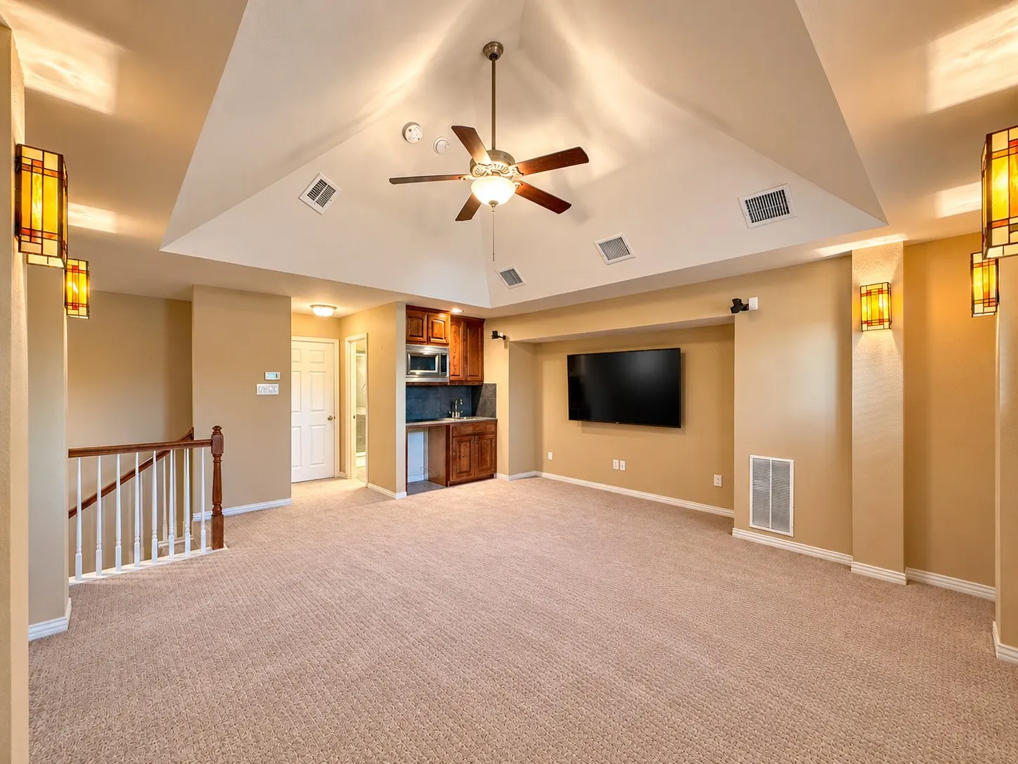 Single Family Residence For Sale in Denton County , 768 Ashleigh Lane, Lantana, Texas 76226, 3 Bedroom, 4 Bathroom, 3 Garage spaces, 2,938 Sqft, built in 2003, mls#21412031, Real Estate Agent in Lantana, Homes For Sale in Denton county, Homes For Sale in Lantana, Realtor in Lantana Texas, Real Estate Brokerage Independent Realty Texas, Luminita Cordes Realtor
