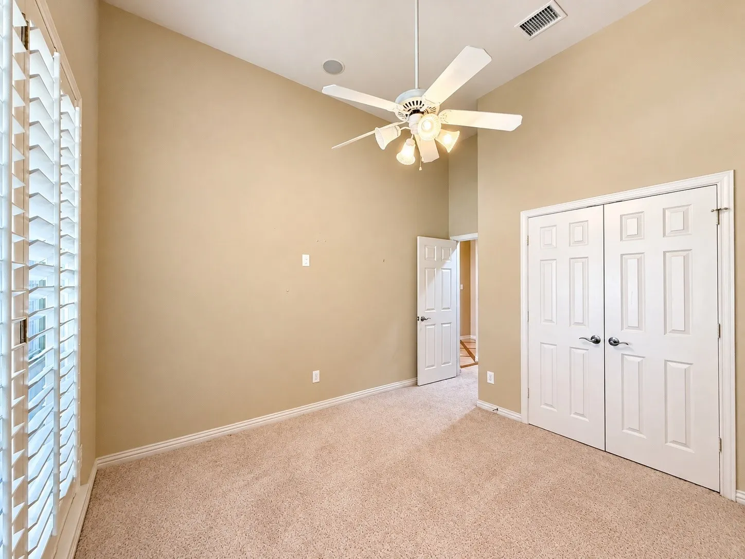 Single Family Residence For Sale in Denton County , 768 Ashleigh Lane, Lantana, Texas 76226, 3 Bedroom, 4 Bathroom, 3 Garage spaces, 2,938 Sqft, built in 2003, mls#21412031, Real Estate Agent in Lantana, Homes For Sale in Denton county, Homes For Sale in Lantana, Realtor in Lantana Texas, Real Estate Brokerage Independent Realty Texas, Luminita Cordes Realtor