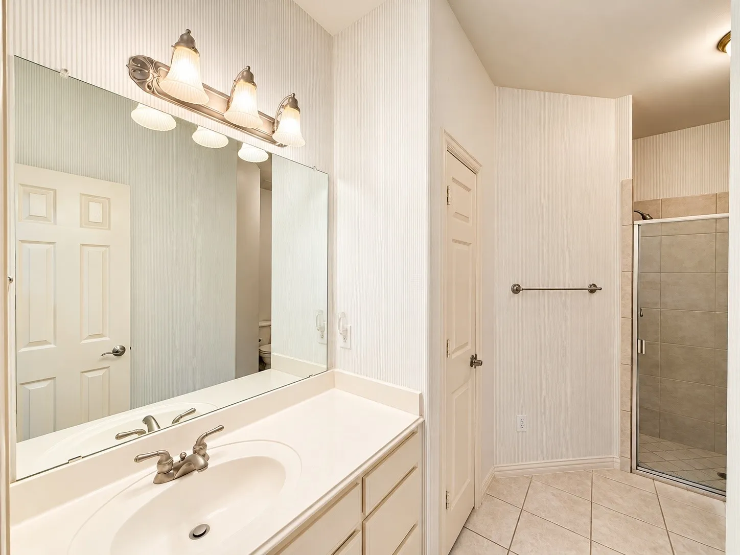 Single Family Residence For Sale in Denton County , 768 Ashleigh Lane, Lantana, Texas 76226, 3 Bedroom, 4 Bathroom, 3 Garage spaces, 2,938 Sqft, built in 2003, mls#21412031, Real Estate Agent in Lantana, Homes For Sale in Denton county, Homes For Sale in Lantana, Realtor in Lantana Texas, Real Estate Brokerage Independent Realty Texas, Luminita Cordes Realtor