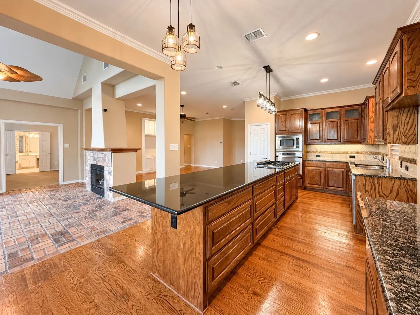 Single Family Residence For Sale in Denton County , 768 Ashleigh Lane, Lantana, Texas 76226, 3 Bedroom, 4 Bathroom, 3 Garage spaces, 2,938 Sqft, built in 2003, mls#21412031, Real Estate Agent in Lantana, Homes For Sale in Denton county, Homes For Sale in Lantana, Realtor in Lantana Texas, Real Estate Brokerage Independent Realty Texas, Luminita Cordes Realtor