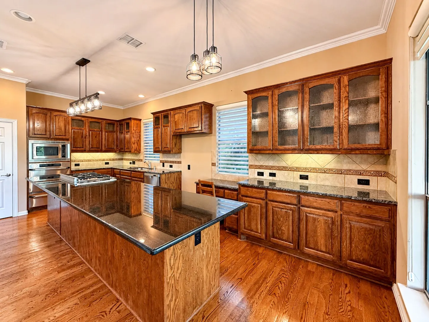 Single Family Residence For Sale in Denton County , 768 Ashleigh Lane, Lantana, Texas 76226, 3 Bedroom, 4 Bathroom, 3 Garage spaces, 2,938 Sqft, built in 2003, mls#21412031, Real Estate Agent in Lantana, Homes For Sale in Denton county, Homes For Sale in Lantana, Realtor in Lantana Texas, Real Estate Brokerage Independent Realty Texas, Luminita Cordes Realtor