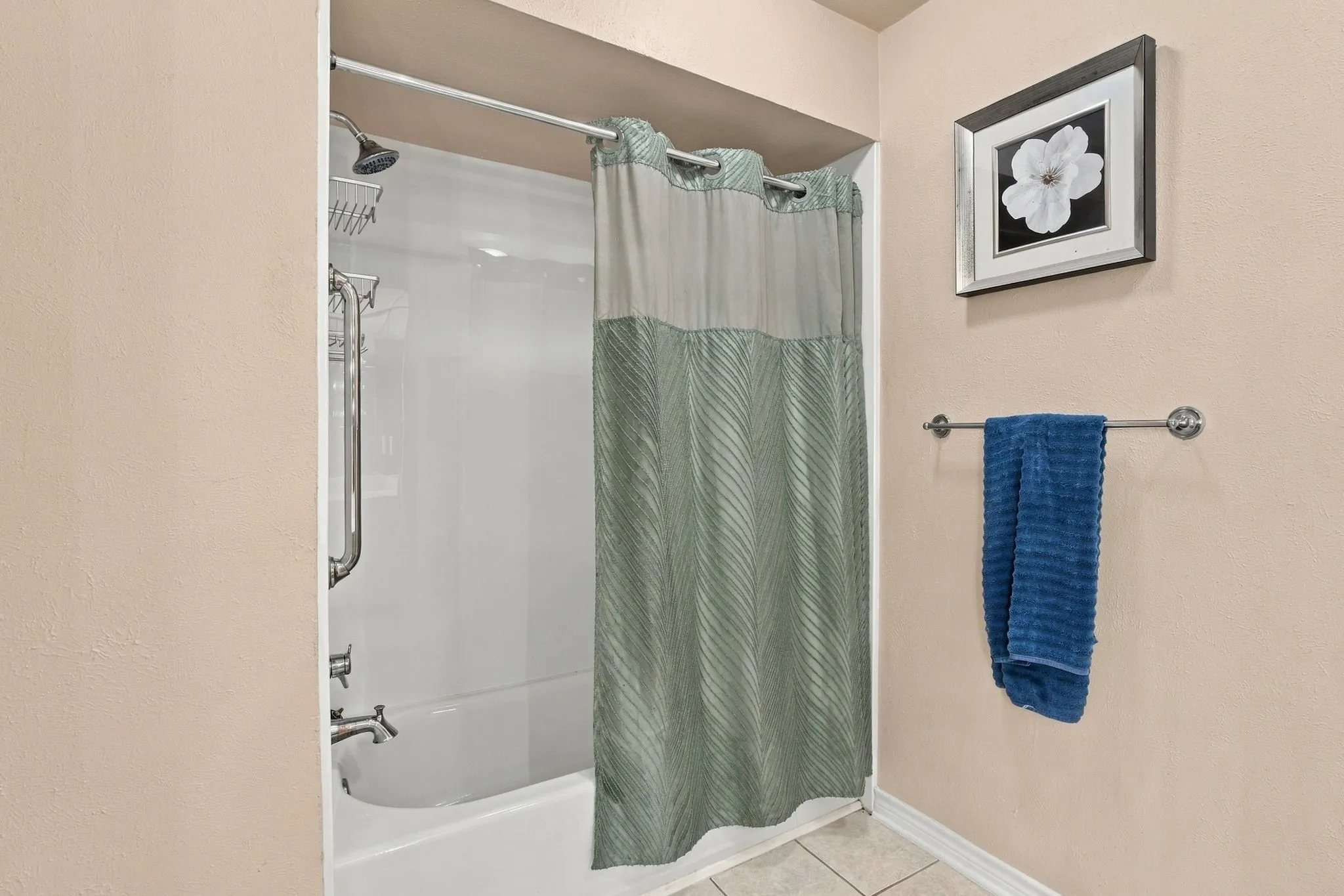 Condominium For Sale in Dallas County , 15930 Stillwood Street 2070, Dallas, Texas 75248, 2 Bedroom, 1 Bathroom, Garage spaces, 1,116 Sqft, built in 1968, mls#21410839, Real Estate Agent in Dallas, Homes For Sale in Dallas county, Homes For Sale in Dallas, Realtor in Dallas Texas, Real Estate Brokerage Independent Realty Texas, Luminita Cordes Realtor