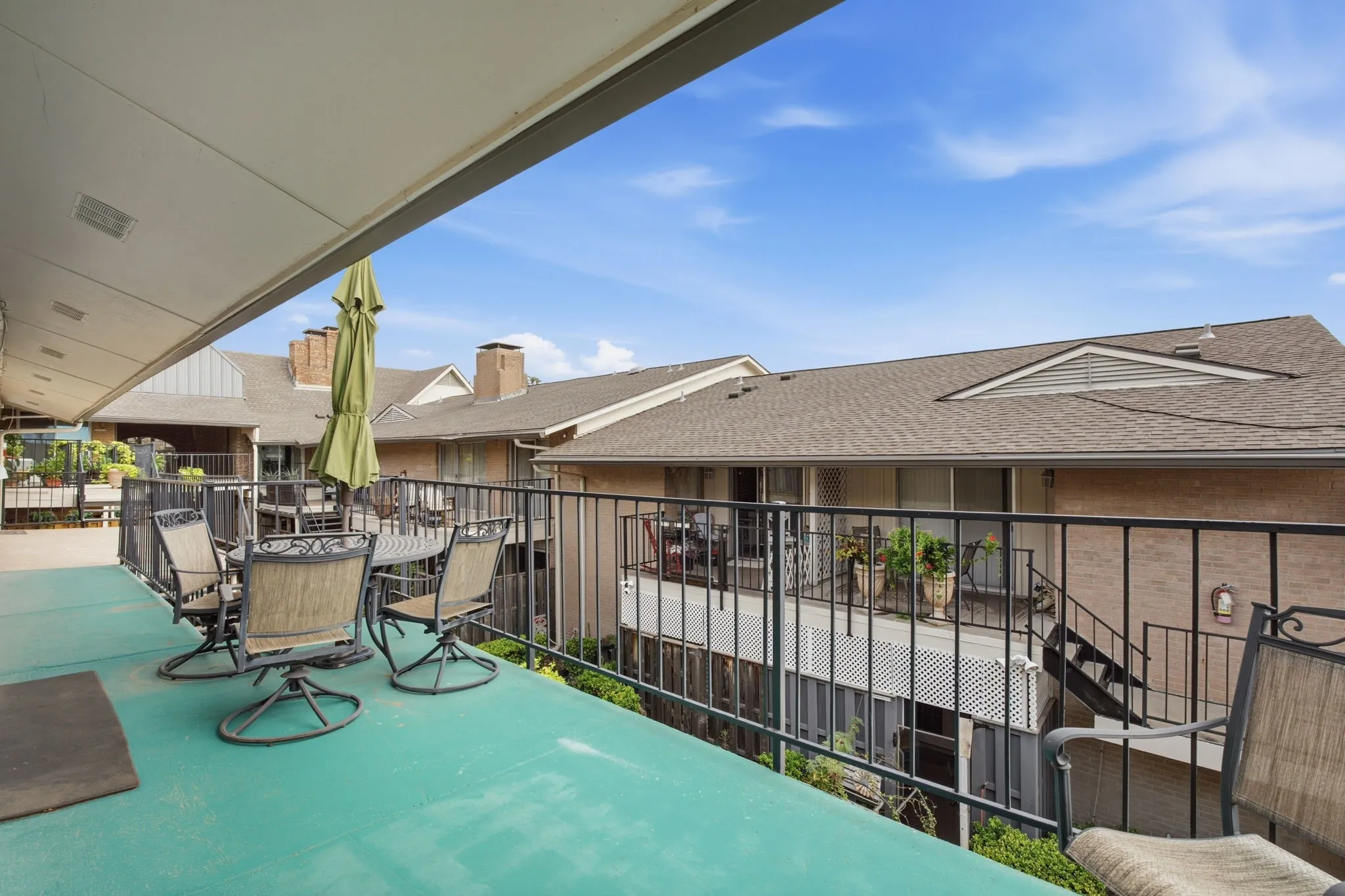 Condominium For Sale in Dallas County , 15930 Stillwood Street 2070, Dallas, Texas 75248, 2 Bedroom, 1 Bathroom, Garage spaces, 1,116 Sqft, built in 1968, mls#21410839, Real Estate Agent in Dallas, Homes For Sale in Dallas county, Homes For Sale in Dallas, Realtor in Dallas Texas, Real Estate Brokerage Independent Realty Texas, Luminita Cordes Realtor