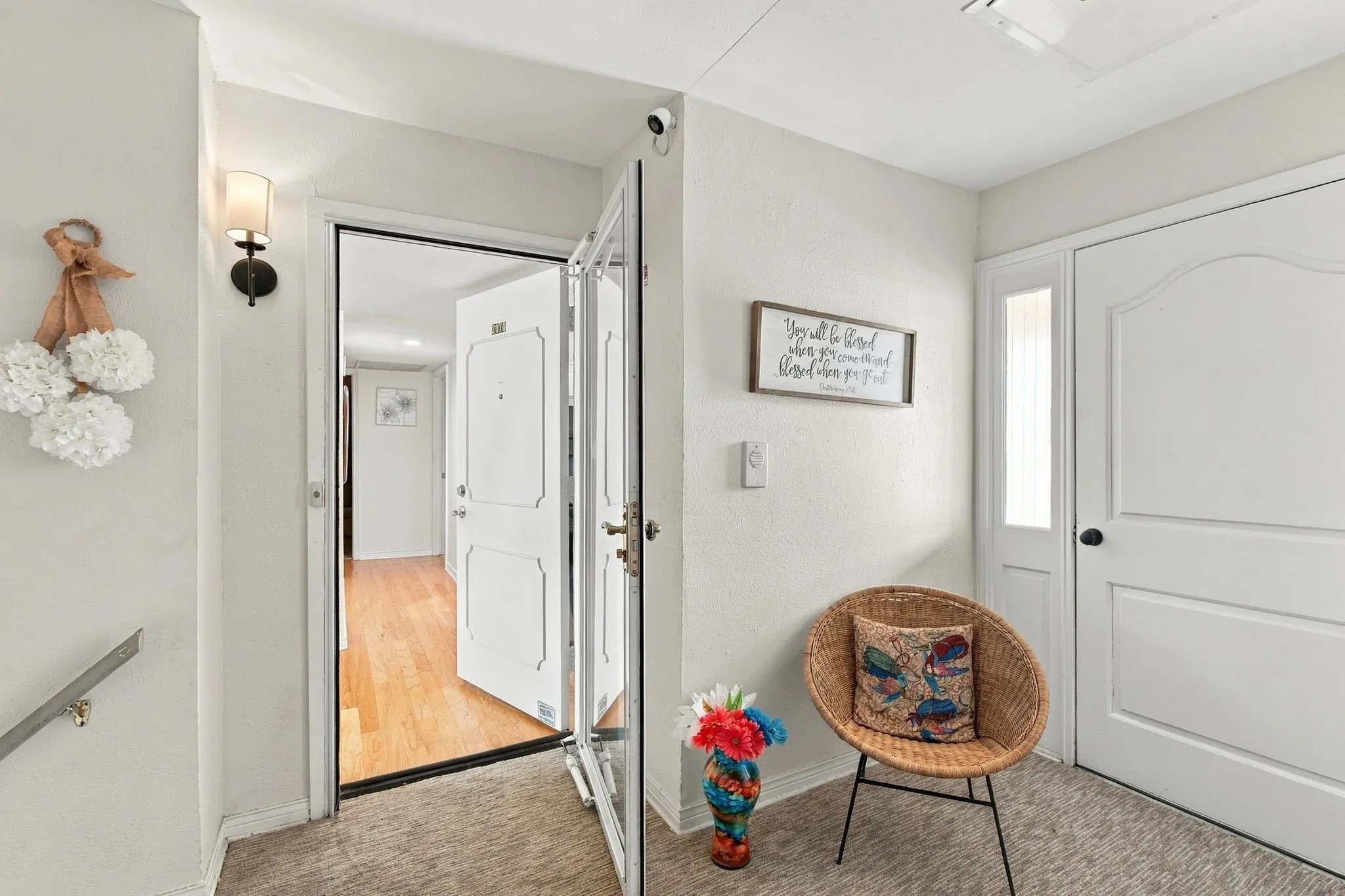 Condominium For Sale in Dallas County , 15930 Stillwood Street 2070, Dallas, Texas 75248, 2 Bedroom, 1 Bathroom, Garage spaces, 1,116 Sqft, built in 1968, mls#21410839, Real Estate Agent in Dallas, Homes For Sale in Dallas county, Homes For Sale in Dallas, Realtor in Dallas Texas, Real Estate Brokerage Independent Realty Texas, Luminita Cordes Realtor