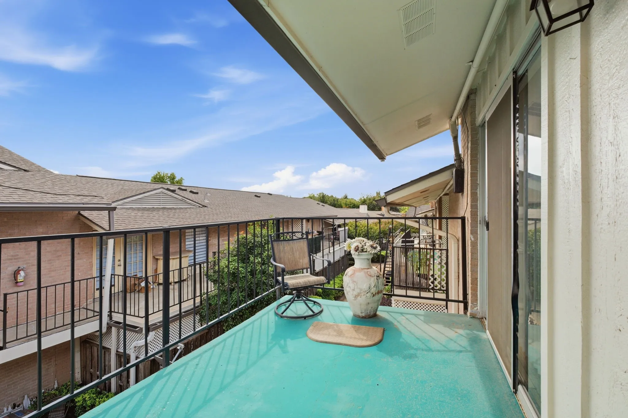 Condominium For Sale in Dallas County , 15930 Stillwood Street 2070, Dallas, Texas 75248, 2 Bedroom, 1 Bathroom, Garage spaces, 1,116 Sqft, built in 1968, mls#21410839, Real Estate Agent in Dallas, Homes For Sale in Dallas county, Homes For Sale in Dallas, Realtor in Dallas Texas, Real Estate Brokerage Independent Realty Texas, Luminita Cordes Realtor