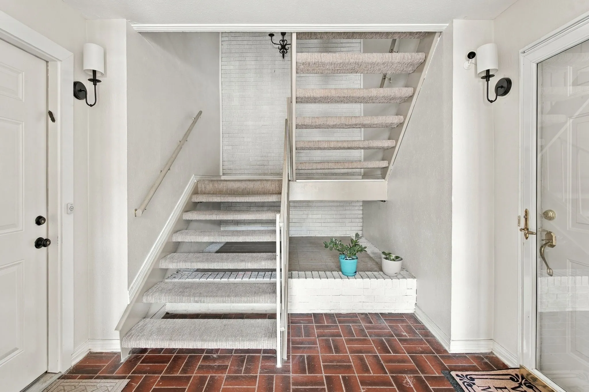 Condominium For Sale in Dallas County , 15930 Stillwood Street 2070, Dallas, Texas 75248, 2 Bedroom, 1 Bathroom, Garage spaces, 1,116 Sqft, built in 1968, mls#21410839, Real Estate Agent in Dallas, Homes For Sale in Dallas county, Homes For Sale in Dallas, Realtor in Dallas Texas, Real Estate Brokerage Independent Realty Texas, Luminita Cordes Realtor