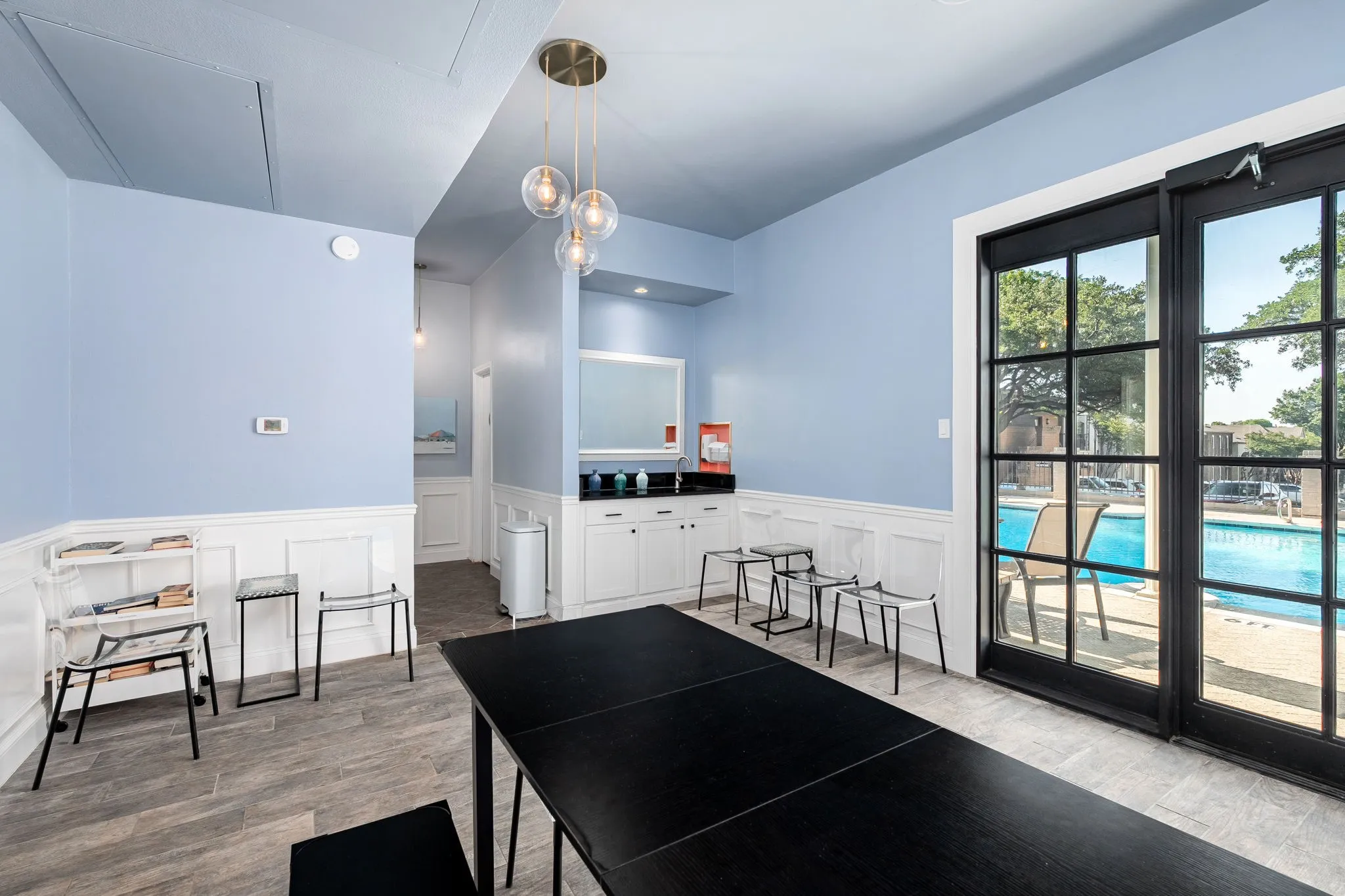 Condominium For Sale in Dallas County , 15930 Stillwood Street 2070, Dallas, Texas 75248, 2 Bedroom, 1 Bathroom, Garage spaces, 1,116 Sqft, built in 1968, mls#21410839, Real Estate Agent in Dallas, Homes For Sale in Dallas county, Homes For Sale in Dallas, Realtor in Dallas Texas, Real Estate Brokerage Independent Realty Texas, Luminita Cordes Realtor