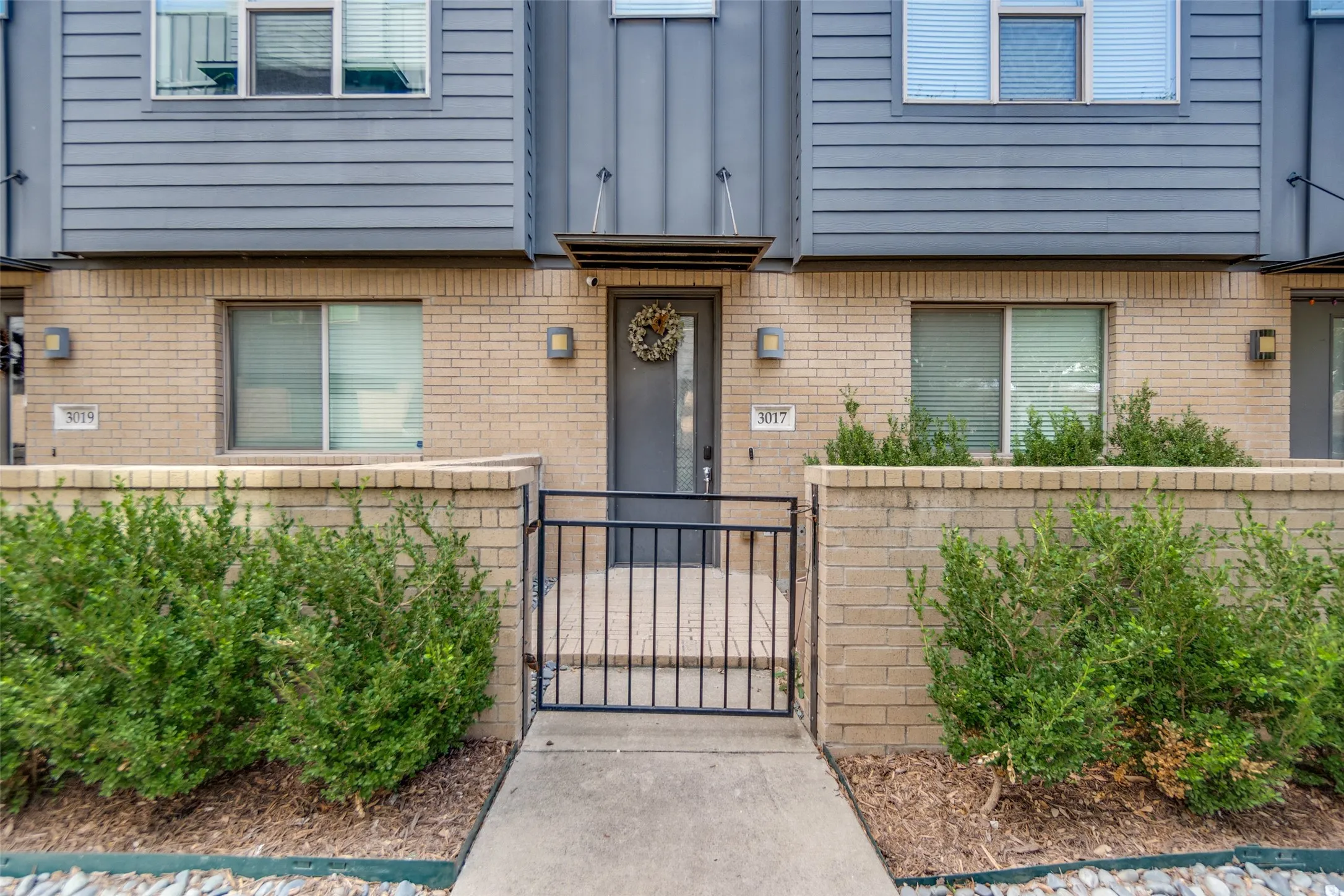 Townhouse For Sale in Dallas County , 3017 Zenia Drive, Dallas, Texas 75204, 2 Bedroom, 3 Bathroom, 2 Garage spaces, 1,909 Sqft, built in 2014, mls#21413423, Real Estate Agent in Dallas, Homes For Sale in Dallas county, Homes For Sale in Dallas, Realtor in Dallas Texas, Real Estate Brokerage Independent Realty Texas, Luminita Cordes Realtor