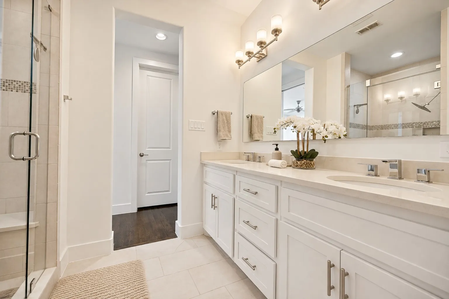Townhouse For Sale in Dallas County , 3017 Zenia Drive, Dallas, Texas 75204, 2 Bedroom, 3 Bathroom, 2 Garage spaces, 1,909 Sqft, built in 2014, mls#21413423, Real Estate Agent in Dallas, Homes For Sale in Dallas county, Homes For Sale in Dallas, Realtor in Dallas Texas, Real Estate Brokerage Independent Realty Texas, Luminita Cordes Realtor