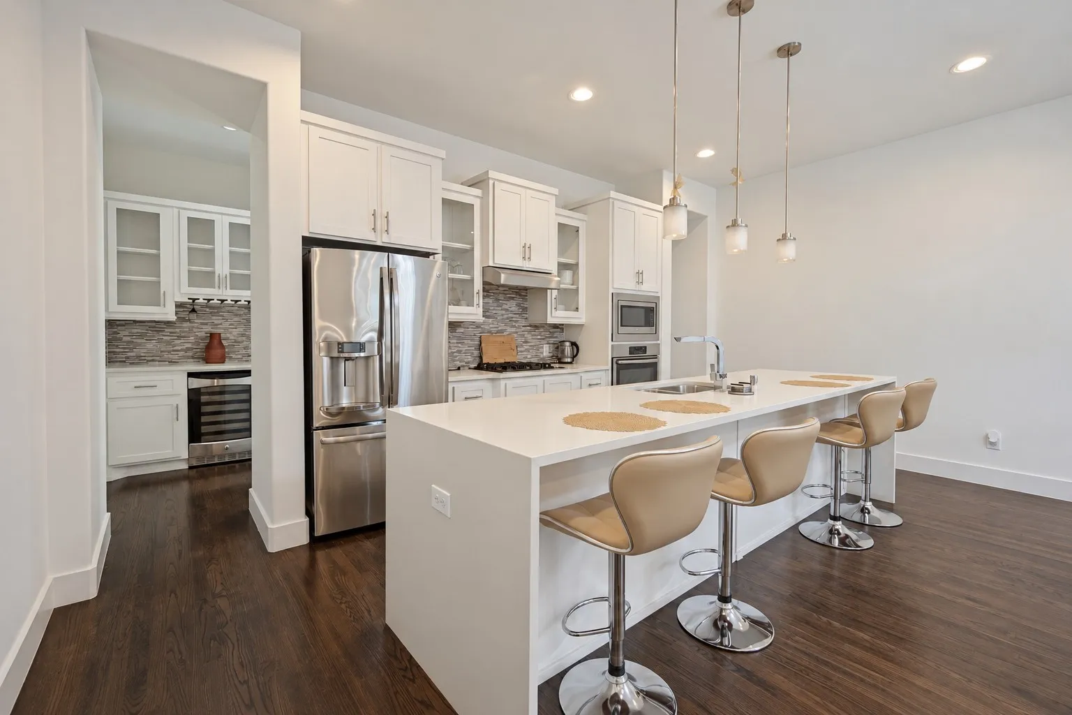 Townhouse For Sale in Dallas County , 3017 Zenia Drive, Dallas, Texas 75204, 2 Bedroom, 3 Bathroom, 2 Garage spaces, 1,909 Sqft, built in 2014, mls#21413423, Real Estate Agent in Dallas, Homes For Sale in Dallas county, Homes For Sale in Dallas, Realtor in Dallas Texas, Real Estate Brokerage Independent Realty Texas, Luminita Cordes Realtor