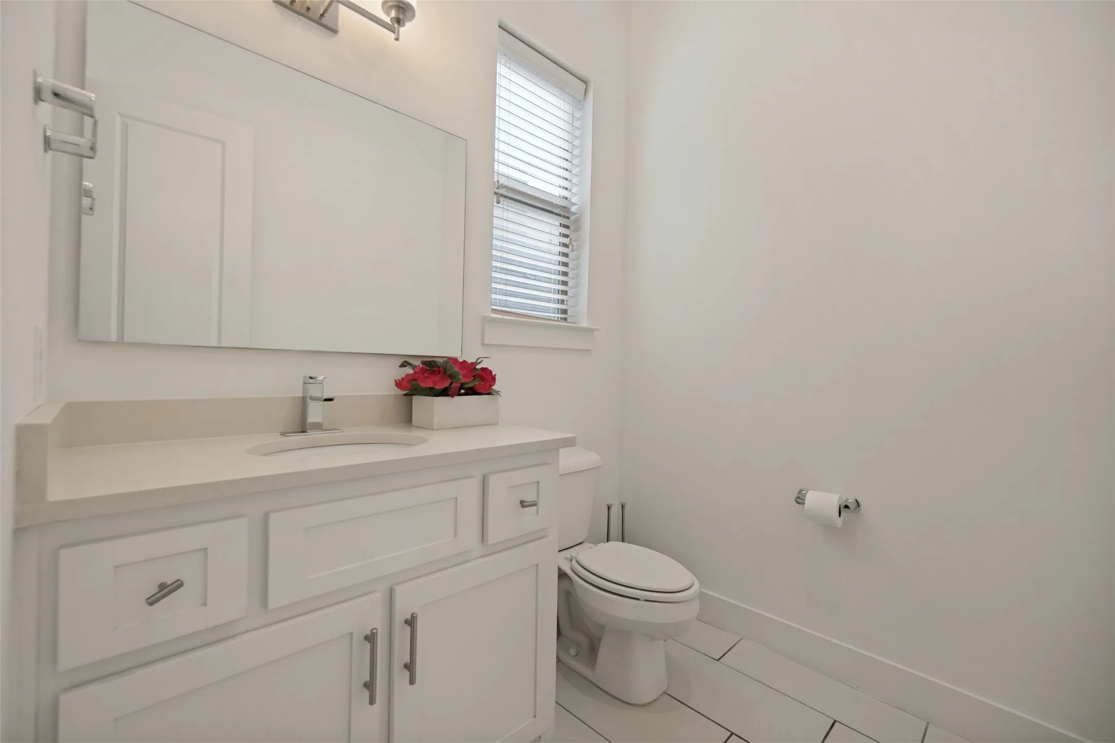 Townhouse For Sale in Dallas County , 3017 Zenia Drive, Dallas, Texas 75204, 2 Bedroom, 3 Bathroom, 2 Garage spaces, 1,909 Sqft, built in 2014, mls#21413423, Real Estate Agent in Dallas, Homes For Sale in Dallas county, Homes For Sale in Dallas, Realtor in Dallas Texas, Real Estate Brokerage Independent Realty Texas, Luminita Cordes Realtor