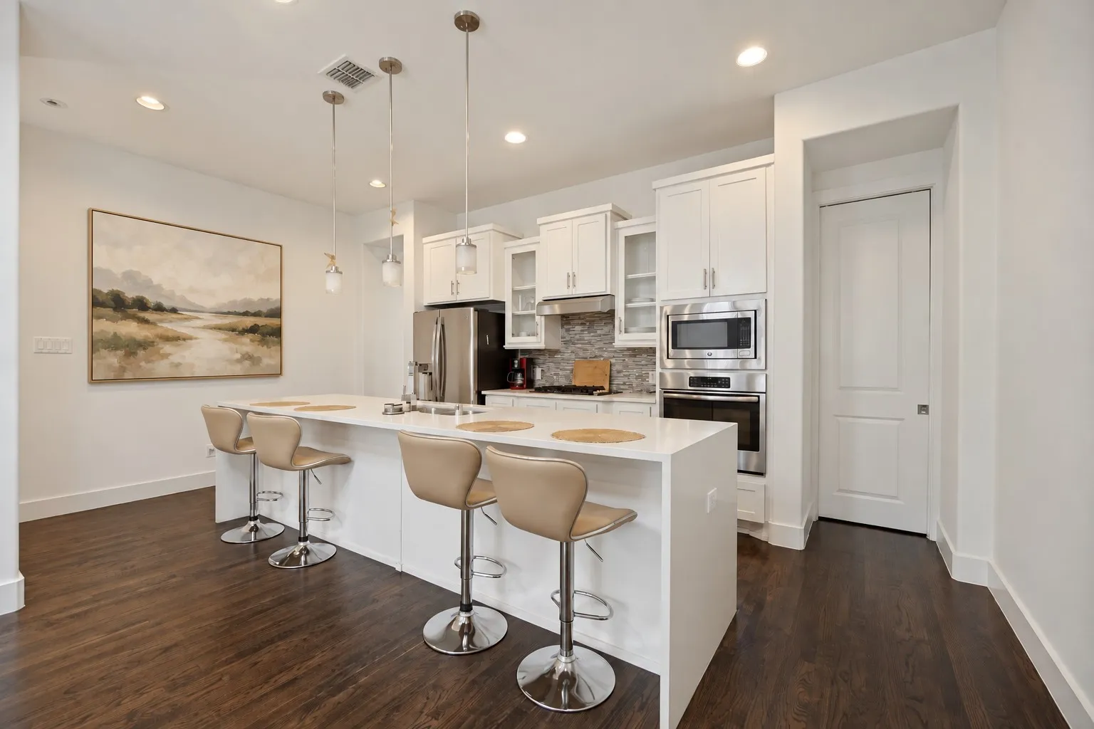Townhouse For Sale in Dallas County , 3017 Zenia Drive, Dallas, Texas 75204, 2 Bedroom, 3 Bathroom, 2 Garage spaces, 1,909 Sqft, built in 2014, mls#21413423, Real Estate Agent in Dallas, Homes For Sale in Dallas county, Homes For Sale in Dallas, Realtor in Dallas Texas, Real Estate Brokerage Independent Realty Texas, Luminita Cordes Realtor