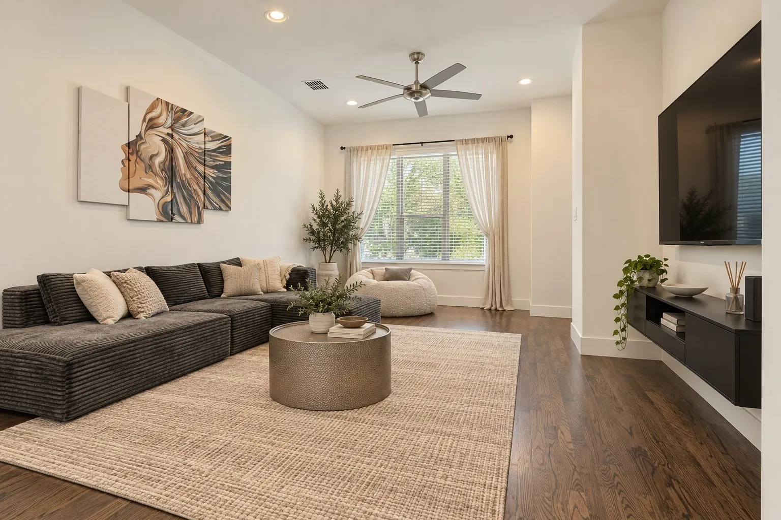 Townhouse For Sale in Dallas County , 3017 Zenia Drive, Dallas, Texas 75204, 2 Bedroom, 3 Bathroom, 2 Garage spaces, 1,909 Sqft, built in 2014, mls#21413423, Real Estate Agent in Dallas, Homes For Sale in Dallas county, Homes For Sale in Dallas, Realtor in Dallas Texas, Real Estate Brokerage Independent Realty Texas, Luminita Cordes Realtor