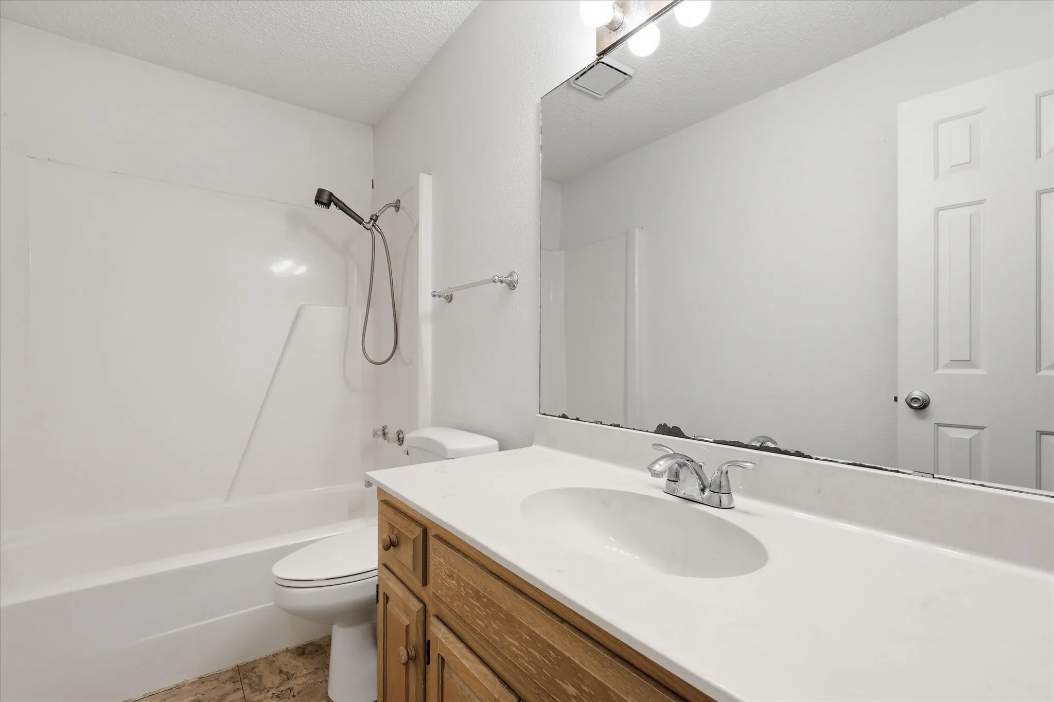 Single Family Residence For Sale in Denton County , 1815 Wisteria Street, Denton, Texas 76205, 3 Bedroom, 2 Bathroom, 2 Garage spaces, 1,680 Sqft, built in 1984, mls#21411926, Real Estate Agent in Denton, Homes For Sale in Denton county, Homes For Sale in Denton, Realtor in Denton Texas, Real Estate Brokerage Independent Realty Texas, Luminita Cordes Realtor