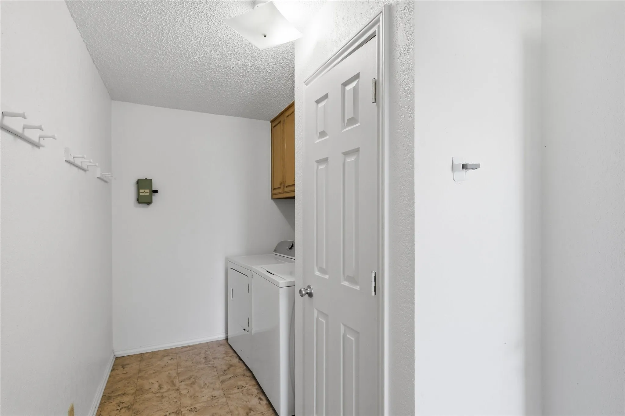 Single Family Residence For Sale in Denton County , 1815 Wisteria Street, Denton, Texas 76205, 3 Bedroom, 2 Bathroom, 2 Garage spaces, 1,680 Sqft, built in 1984, mls#21411926, Real Estate Agent in Denton, Homes For Sale in Denton county, Homes For Sale in Denton, Realtor in Denton Texas, Real Estate Brokerage Independent Realty Texas, Luminita Cordes Realtor