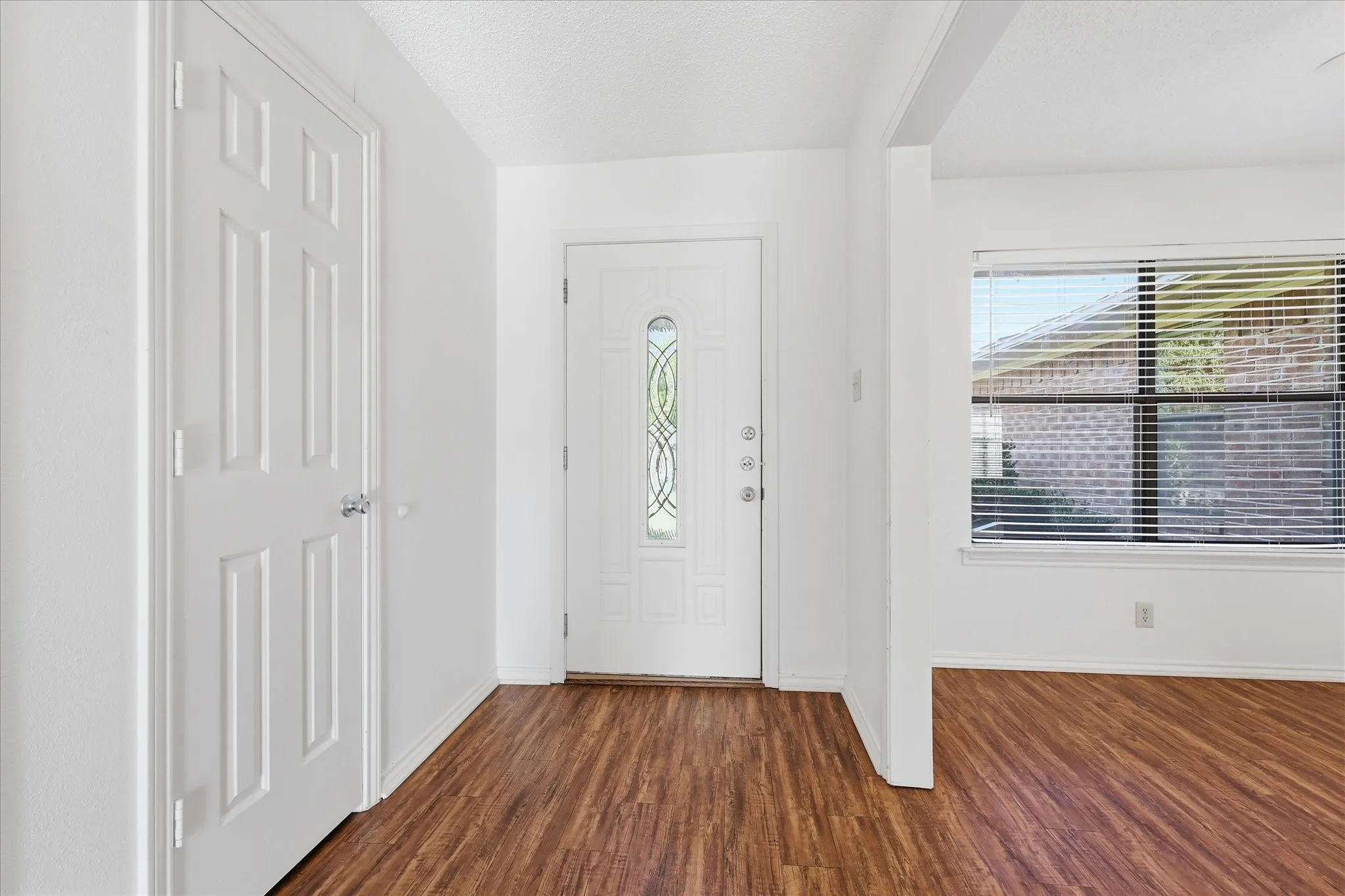 Single Family Residence For Sale in Denton County , 1815 Wisteria Street, Denton, Texas 76205, 3 Bedroom, 2 Bathroom, 2 Garage spaces, 1,680 Sqft, built in 1984, mls#21411926, Real Estate Agent in Denton, Homes For Sale in Denton county, Homes For Sale in Denton, Realtor in Denton Texas, Real Estate Brokerage Independent Realty Texas, Luminita Cordes Realtor