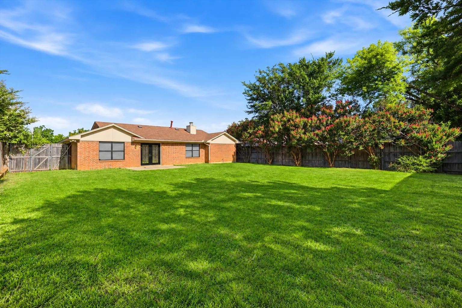 Single Family Residence For Sale in Denton County , 1815 Wisteria Street, Denton, Texas 76205, 3 Bedroom, 2 Bathroom, 2 Garage spaces, 1,680 Sqft, built in 1984, mls#21411926, Real Estate Agent in Denton, Homes For Sale in Denton county, Homes For Sale in Denton, Realtor in Denton Texas, Real Estate Brokerage Independent Realty Texas, Luminita Cordes Realtor
