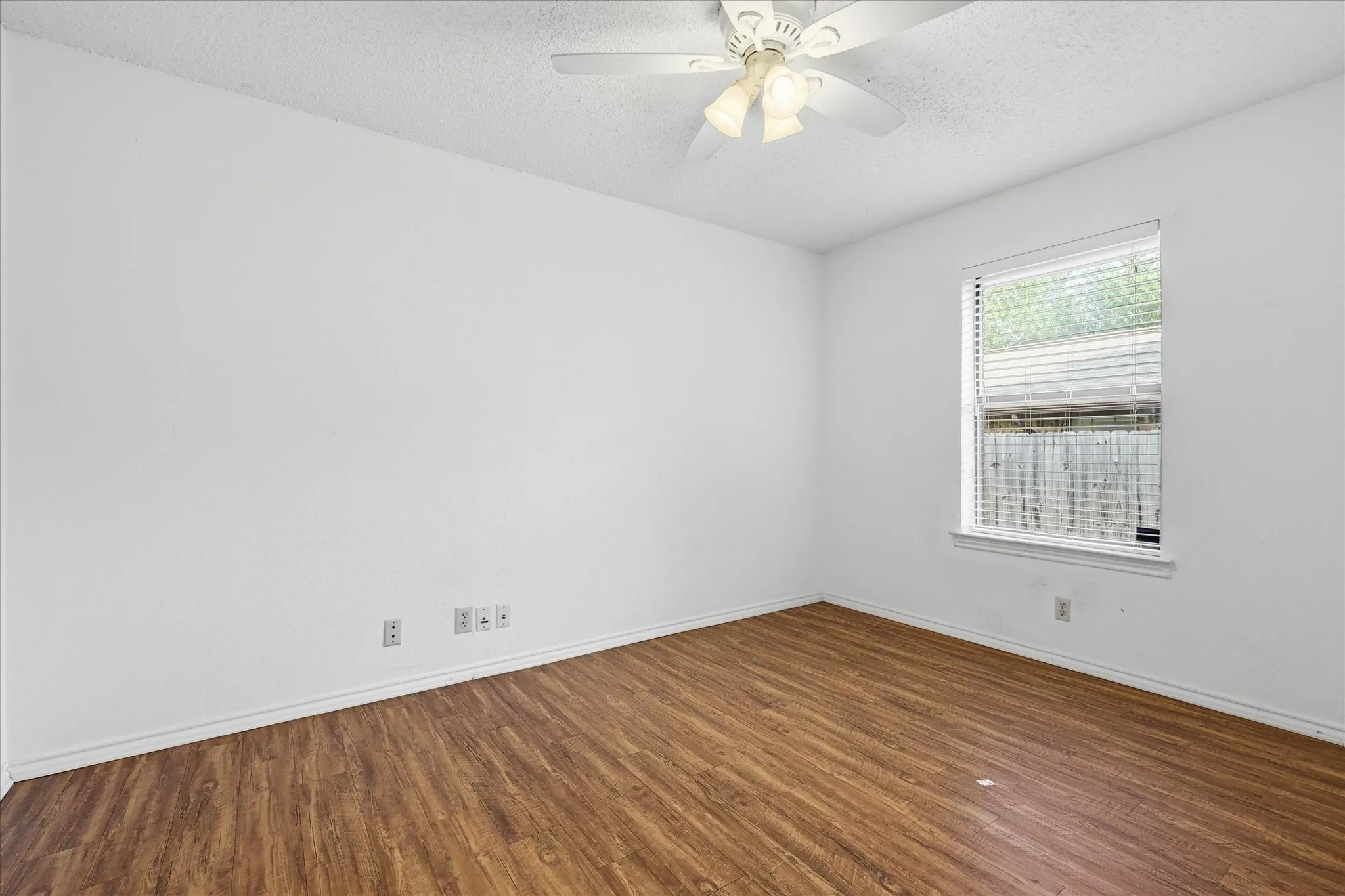 Single Family Residence For Sale in Denton County , 1815 Wisteria Street, Denton, Texas 76205, 3 Bedroom, 2 Bathroom, 2 Garage spaces, 1,680 Sqft, built in 1984, mls#21411926, Real Estate Agent in Denton, Homes For Sale in Denton county, Homes For Sale in Denton, Realtor in Denton Texas, Real Estate Brokerage Independent Realty Texas, Luminita Cordes Realtor