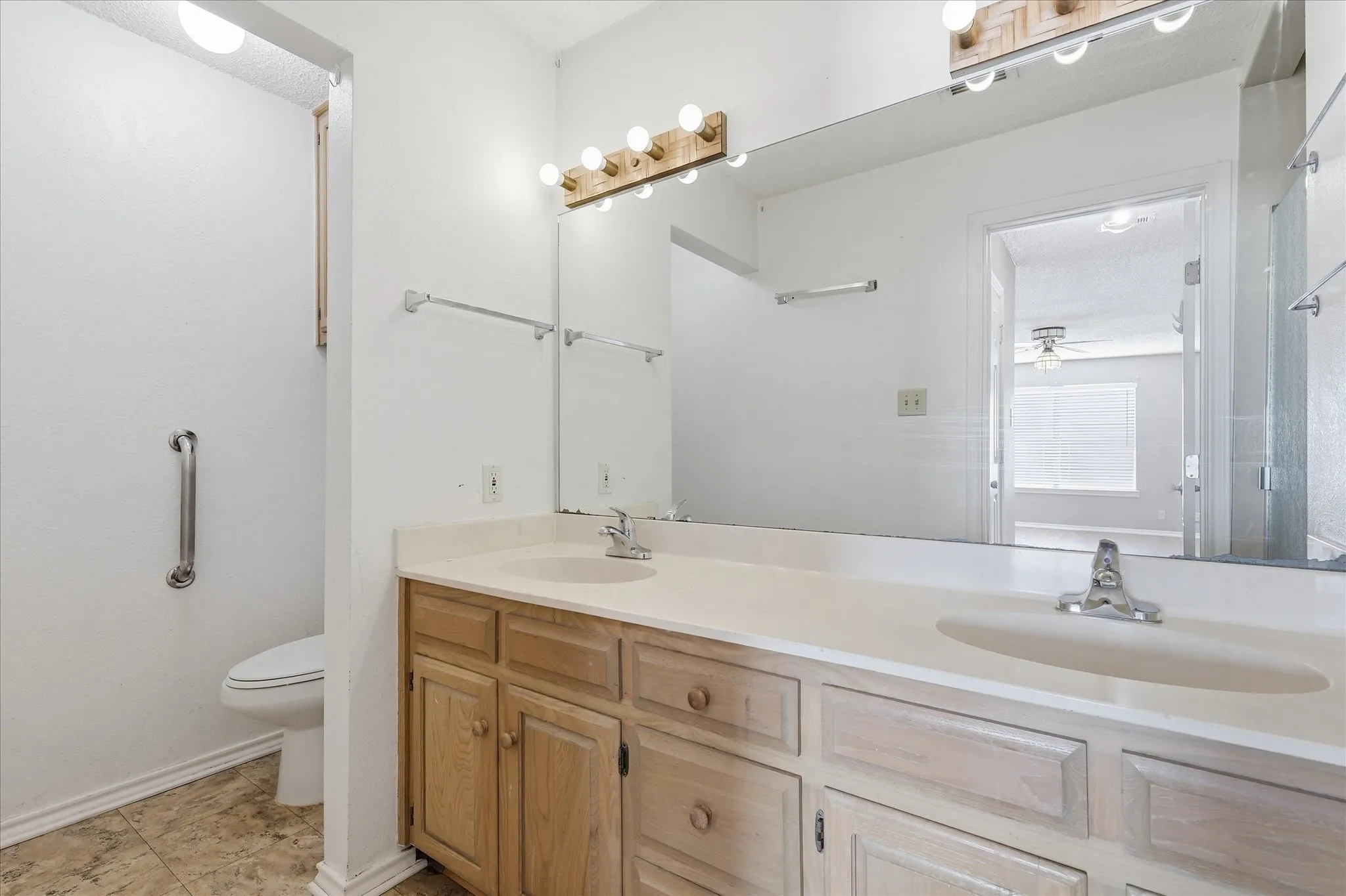 Single Family Residence For Sale in Denton County , 1815 Wisteria Street, Denton, Texas 76205, 3 Bedroom, 2 Bathroom, 2 Garage spaces, 1,680 Sqft, built in 1984, mls#21411926, Real Estate Agent in Denton, Homes For Sale in Denton county, Homes For Sale in Denton, Realtor in Denton Texas, Real Estate Brokerage Independent Realty Texas, Luminita Cordes Realtor