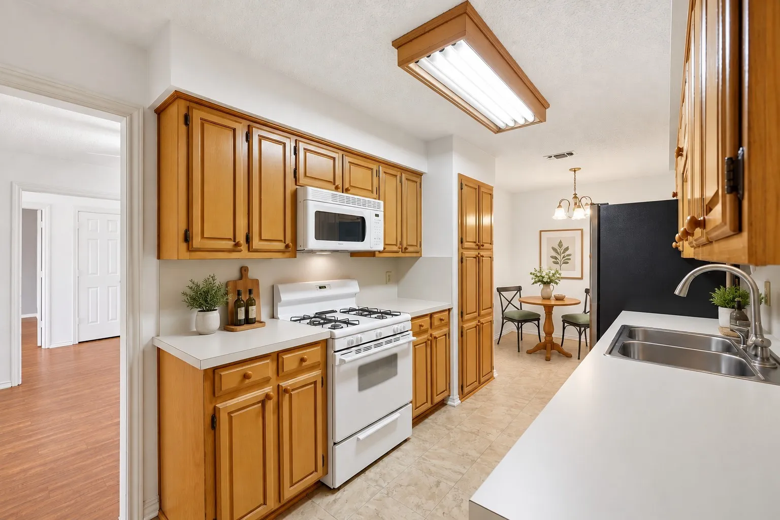 Single Family Residence For Sale in Denton County , 1815 Wisteria Street, Denton, Texas 76205, 3 Bedroom, 2 Bathroom, 2 Garage spaces, 1,680 Sqft, built in 1984, mls#21411926, Real Estate Agent in Denton, Homes For Sale in Denton county, Homes For Sale in Denton, Realtor in Denton Texas, Real Estate Brokerage Independent Realty Texas, Luminita Cordes Realtor