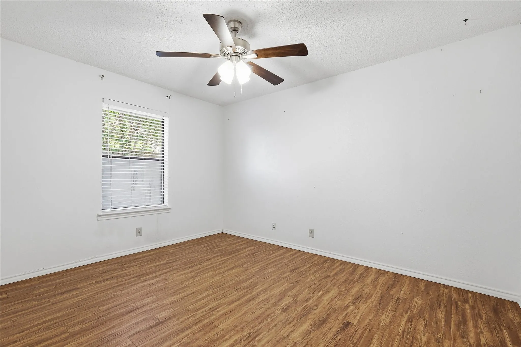 Single Family Residence For Sale in Denton County , 1815 Wisteria Street, Denton, Texas 76205, 3 Bedroom, 2 Bathroom, 2 Garage spaces, 1,680 Sqft, built in 1984, mls#21411926, Real Estate Agent in Denton, Homes For Sale in Denton county, Homes For Sale in Denton, Realtor in Denton Texas, Real Estate Brokerage Independent Realty Texas, Luminita Cordes Realtor